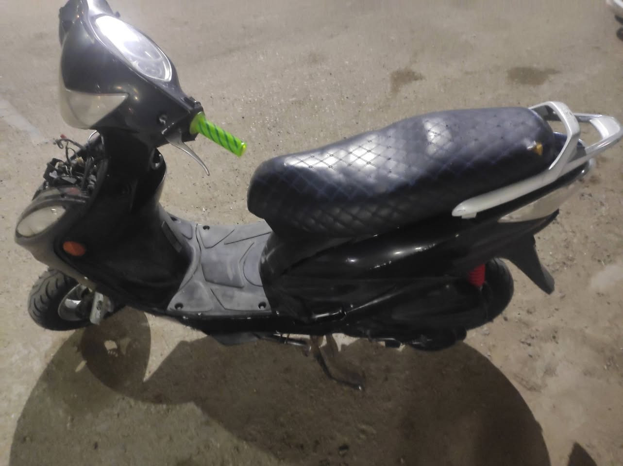 السلام عليكم اخوان درجة كامكو دراجة جديد برغي ما مفتوح بيه تيارت جديد الله شاهد مصالي يوم واحد من شديتهن كلشي بيه شغال 400 او بيه مجال بصيط نكره سلف تشتغل يعني متعبك والله العظيم دراجة جديد ما متعوبه رقمي ***********
