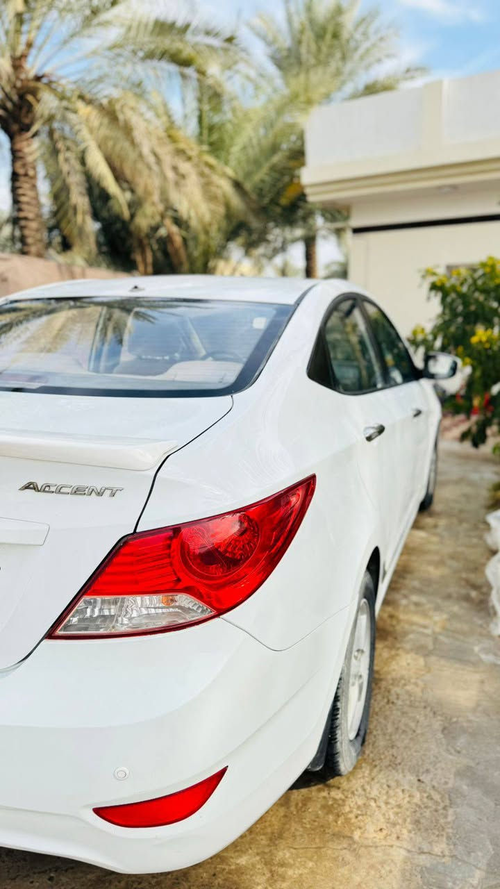 اكسنت للبيع 2012 خليجي مضلع
كفالة كير محرك حدادية ومن الصبغ
محرك ١٦٠٠ دوش المرغوب
رقم كربلاء انكليزي 
سنوية باسمي مجدده لغايه نهايه ٢٠٣٠
هزه جديده 
تخم تاير جديد
كاملة وداخلها نظيف متصرف عليها 
سعر 105$ وبيها مجال بسيط
مكانها كربلاء
*********** رقم صاحب السيارة
