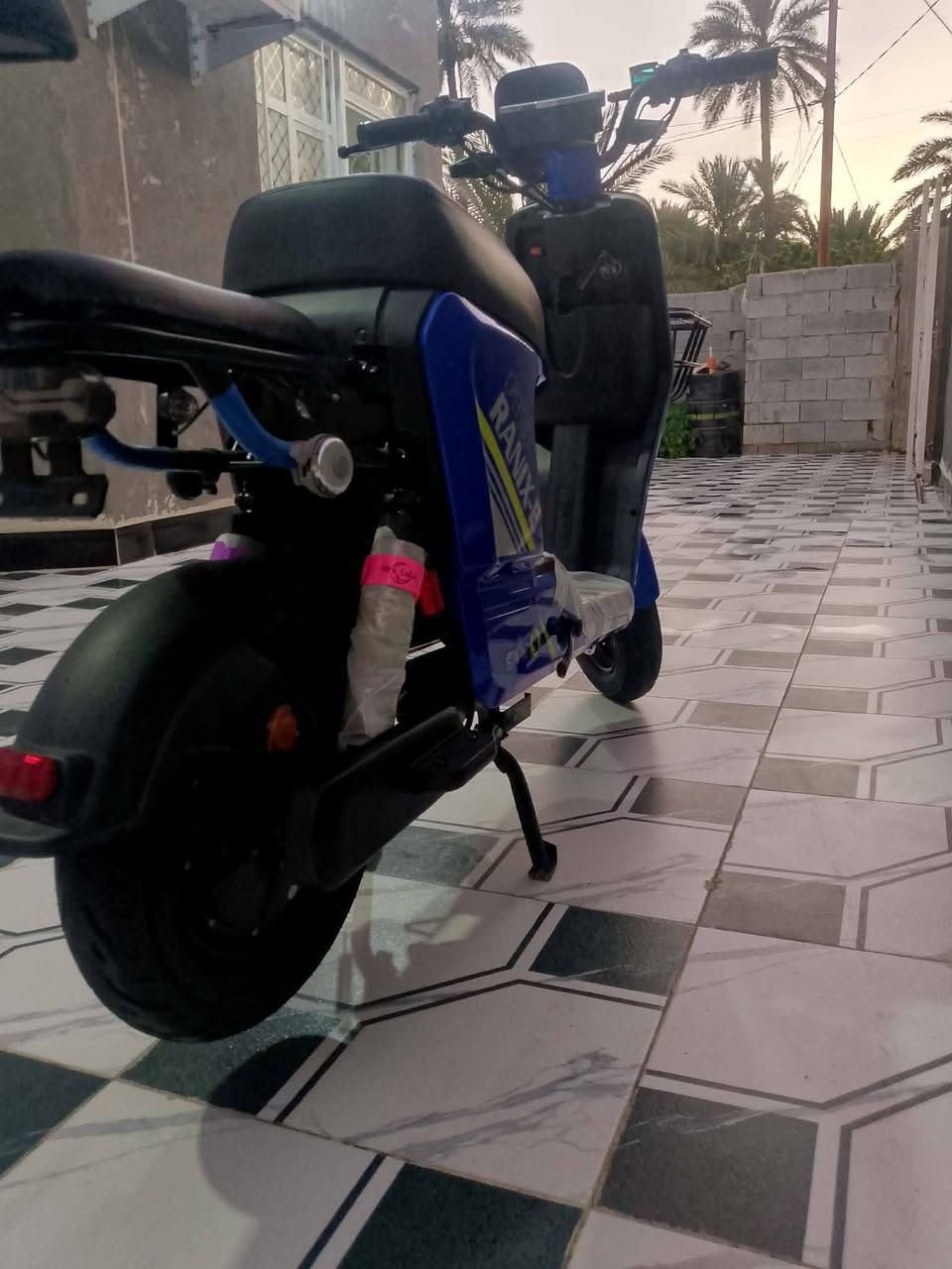 يالله سلام عليكم 
دراجه شحن من نوع R9 السعر (600وبيها مجال) 
موديل 25دراجه نضيفه حيل ثلاث سرع الملف 1000واط وبطاريات كبار للستفسار عله هذا الرقم ‏‪***********‬‏ومامتواجد ع نت مكان كربلاء الحسينيه 
(مكلف بل نشر)
