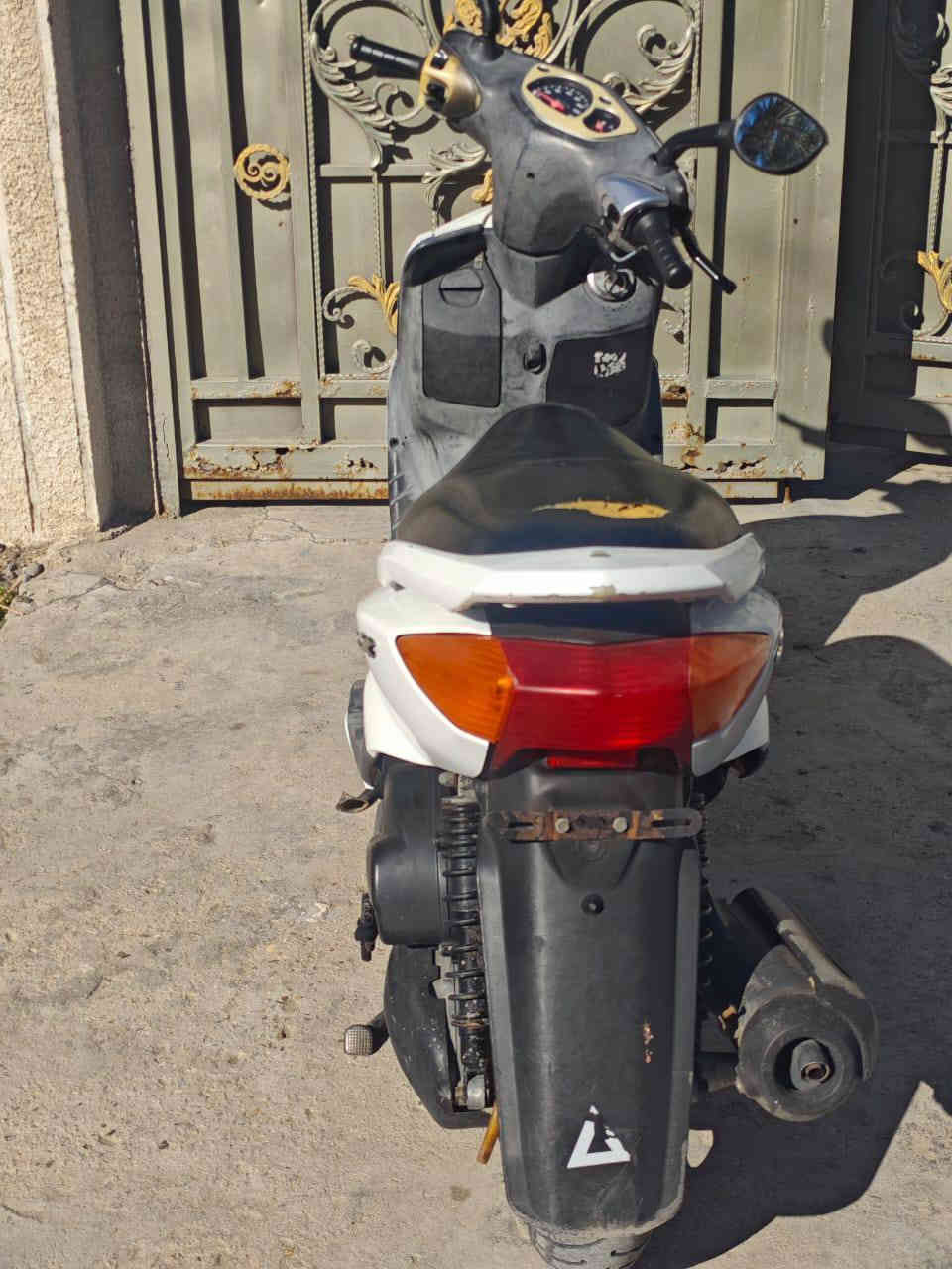 السلام عليكم سكنس نثية للبيع دراجه كلهة بلادية نكرة سلف كلشي شغال معدلهة فوك 100 لا تنقيص لا تبخير لا نضوح مكينة خرسة  سعرة 500 مكاني بغداد مدينة الصدر
رقمي ***********
