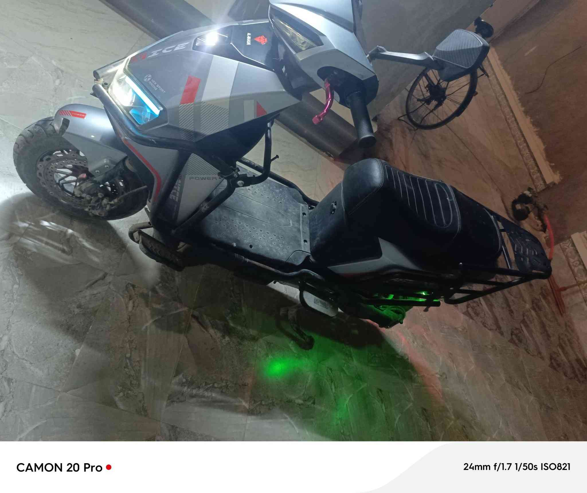 سلام عليكم  موطور شحن البيع موطور جديد كهربائيّة باطريات عل فحص سعره 600بي مجال مكاني خمسة كيلو  رقمي ***********
