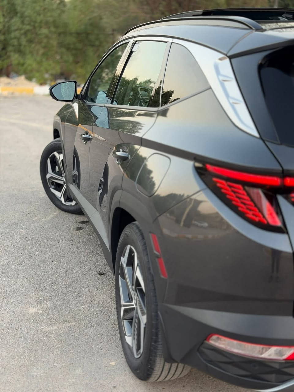 سلام عليكم
توسان 2024 للبيع فقط ماشيه 16 الف كيلو فقط 

 اعلى مواصفات بل توسان 1/1 

بانوراما 

4 كامرات 360 

كشنات جلد + كهرباء 

تدفئه تبريد كشنات 

اشاير بل مري +كامرات بل مري 

صندوك كهرباء 

شاشه جبيره 

خزن وضعيات مقعد 

رادارات + حساسات امامي خلفي

 

صور الحادث بل منشور فقط قطعه وحده يعني بنيد تبدل ونصبغ

 شواصي مسحوبه فقط بدون صبغ ! 

صور الحادث والسونار موجوده بل منشور 

سعره 188 وبيه مجال  مرقم بغداد بأسمي 

مكاني بغداد الجديده ***********
