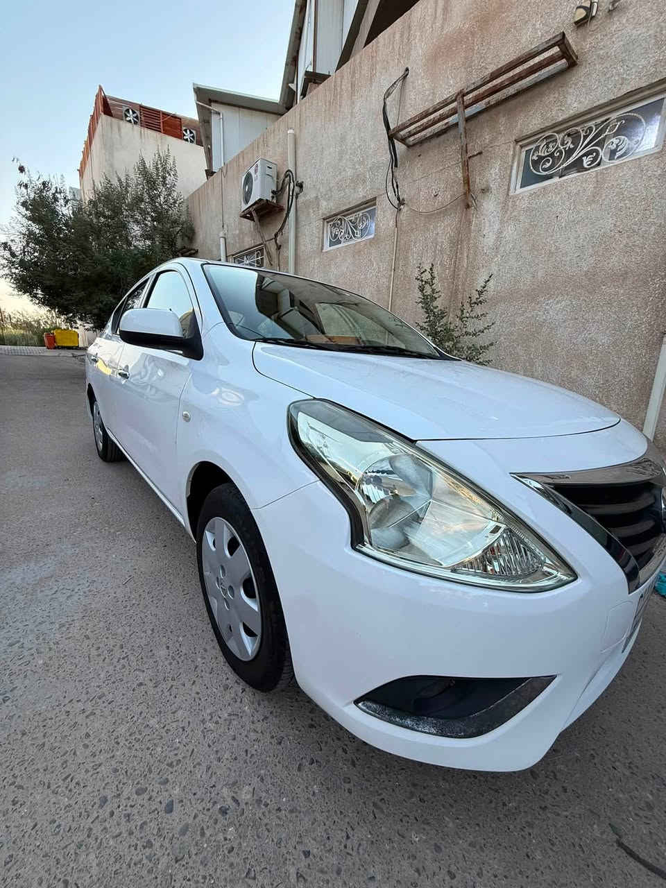 نيسان سني للبيع موديل ٢٠ 
ماشية ٣٨ الف 
مكفولة السيارة 
سعرها ١١٠$ وبيه مجال 
***********
