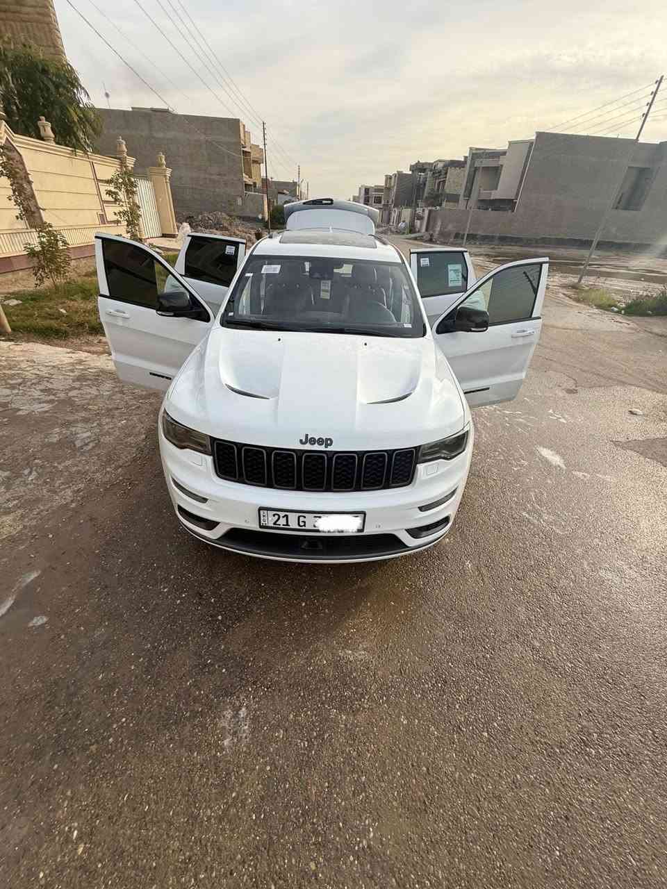 جيب  2020 ( خليجي )  فئهS
ام الرادار الامامي وكالة هارلم فول مواصفات  1/1 

السيارة ماشية 72 الف حقيقي🔥🔥
مكفولة كفالة عامة من كلشي عدا رصعه اقل من الاصبع مكحله بالجاملغ الامامي

مكان السيارة : الانبار الفلوجه
للاستفسار : ***********
السعر 330وبيه مجال 
رقم سليمانيه الجديد تحويل مباشر ثاني يوم باسمي السياره
محرك كير على وضع الشركة السيارة من  اسبير ما نازل 

مواصفات S معروفة :  فول مواصفات للاخير 1/1
محرك 6 سلندر 3600 , V6 دبل كزوز 4x4 دفع رباعي خفيف ثقيل متعدت الوضعيات 
رادار امامي تحديد مسار تنبيه خروج عن المسار ، اصطفاف ذاتي
توقف ذاتي فرامل طوارئ كشف سرعات الطريق
دخول بصمه تشغيل بصمه و تشغيل عن بعد ، 
، سقف بنوراما جنطه كهرباء ،  حساسات كشف ضغط الاطار 
شاشة جبيره + كامره خلفيه دواره 
سستم صوت 12 سماعه + دمام خلفي ،
حساسات اماميه خلفيه رادار خلفي بريك طوارئ 
رادار امامي بريك طوارئ 
 داخل احمر كشنات جلد  تدفئه  + تدفئه ستيرن 
سقف بنوراما كراسي كهرباء خزن 3 وضعيات لسائق
ستيرن ميموري حسب وضعيه خزن الكرسي 
تبريد قطعتين كراسي خلفية تدفئه + تجوه 
فول تحكم ستيرن كروس مثبت سرعة ،  شفتات ستيرن F1 خلف المقود
وضعيات قيادة sport , eco تراكشن مود ، اوتو ستارت ستوب 
نزول منحدر فور ويل خفيف ثقيل وضعيات فوريل جبلي ترابي ثلجي
مري كهربائيه قابله لطي + تعتيم تلقائي مري جوانب و وسطيه
+ خاصيه ازاله الضباب من المري الجانبيه + مري قلاب عند الرجوع
لايتات حاجب LED ، زنون + بلوجكتر كاشف ضباب زنون زراكه مازده
بك لايت LED + كاشف ضباب و بعد
 اهواي مواصفات ..
جيب s جيب لمتد S
