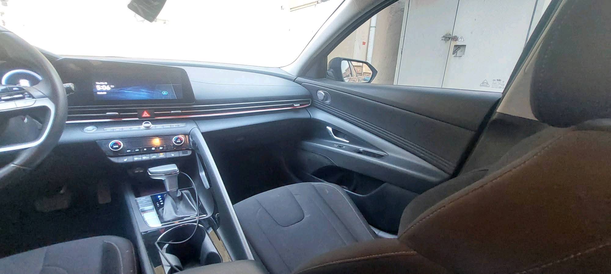 النترا موديل ٢٠٢٥ وارد امركي ماشية ١٥ الف حادث بسيط بارد على مقدار شبر فقط مو اكثر نثل ما واضح بصور الحادث مكفولة من الصبغ والشواصي والتبديل عندي بيها سونار فول مواصفات عدا الكشنات مو تحكم تدفئة بالكشن شاحن واير ليس تحكمات كل الجهات رادارات امامي خلفي جانبي تنبية خروج من المسار سياقة ذاتية وبعد بيها هواية مواصفات رقم فحص مؤقت منفيس بسمي مكانها بغداد للاستفسار والسعر الاتصال على الرقم  ***********
يوجد وات ساب