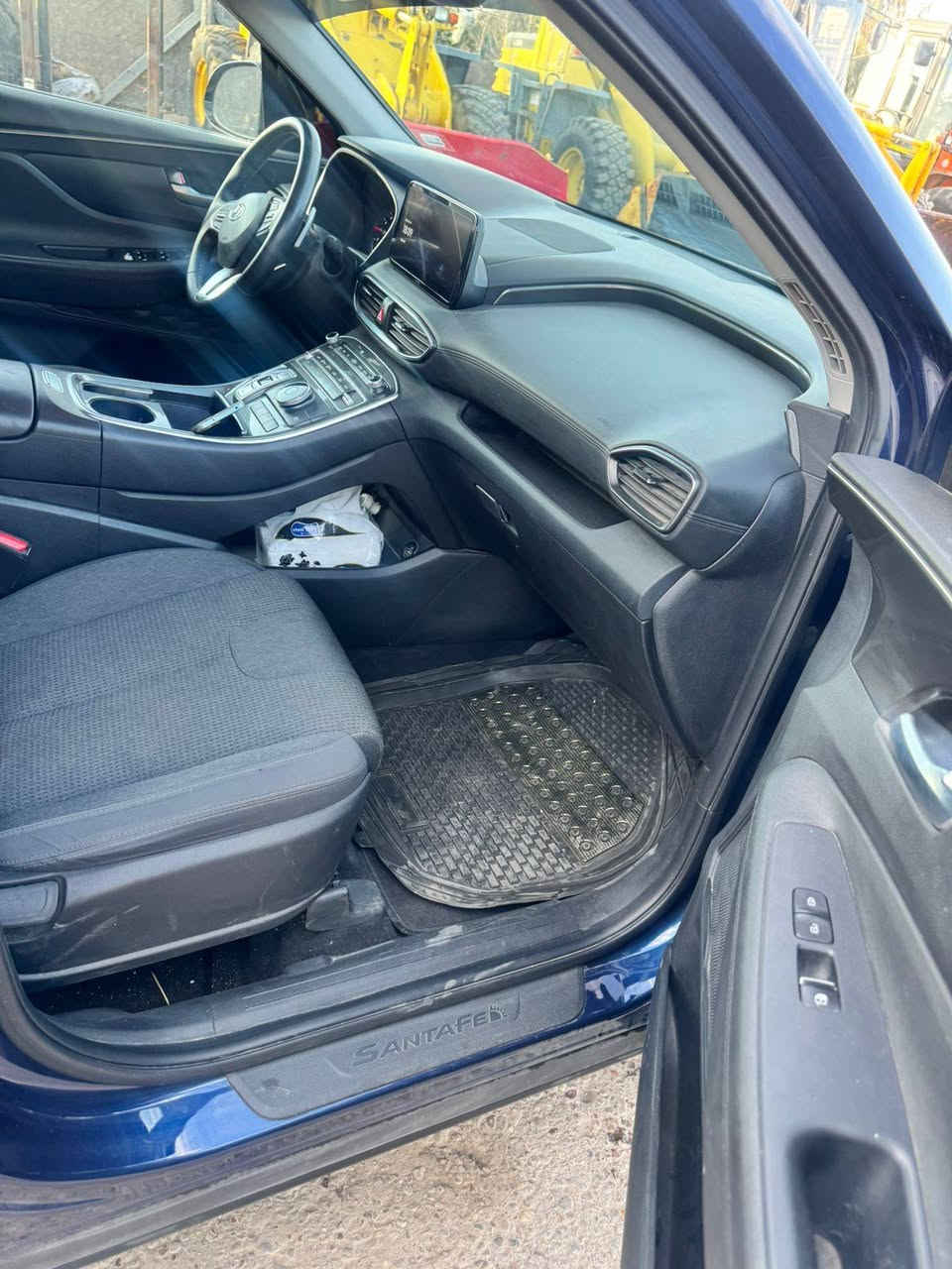 🚗 للبيع — سنتافي 2023 فئة SEL 🔥

✨ المواصفات:
▪️ فئة SEL
▪️ محرك 2500cc تنفس طبيعي
▪️ دفع أمامي FWD
▪️ ممشى 55 ألف
▪️ وارد أمريكي
▪️ اللون أزرق – داخلية رصاصي
▪️ الموقع: كربلاء / حي المدراء
📌 المواصفات الكاملة:

✔️ شاشة كبيرة مع Apple CarPlay & Android Auto
✔️ كامرة خلفية
✔️ حساسات أمامية وخلفية
✔️ تشغيل بصمة
✔️ دخول ذكي
✔️ تشغيل عن بعد
✔️ تحكم ستيرن متعدد
✔️ مثبت سرعة
✔️ شاشة عدادات ديجيتال
✔️ تبريد وتدفئة 
✔️ نظام أمان متكامل (تحذير تصادم، مانع انزلاق، ABS، Airbags متعددة)
📍 ملاحظة:
السيارة حادثها جاملغ عكس السايق + شوية من البنيد 
💰 السعر: 220 ورقة وبيه مجال 
السيارة مرتبة ومابيها نقص 💙
للاستفسار خاص او اتصال. بغداد, العراق


**إذا كنت صاحب هذا الإعلان وتريد حذفه لأي سبب، رجاءا أرسل رسالة إلى الدعم الفني**