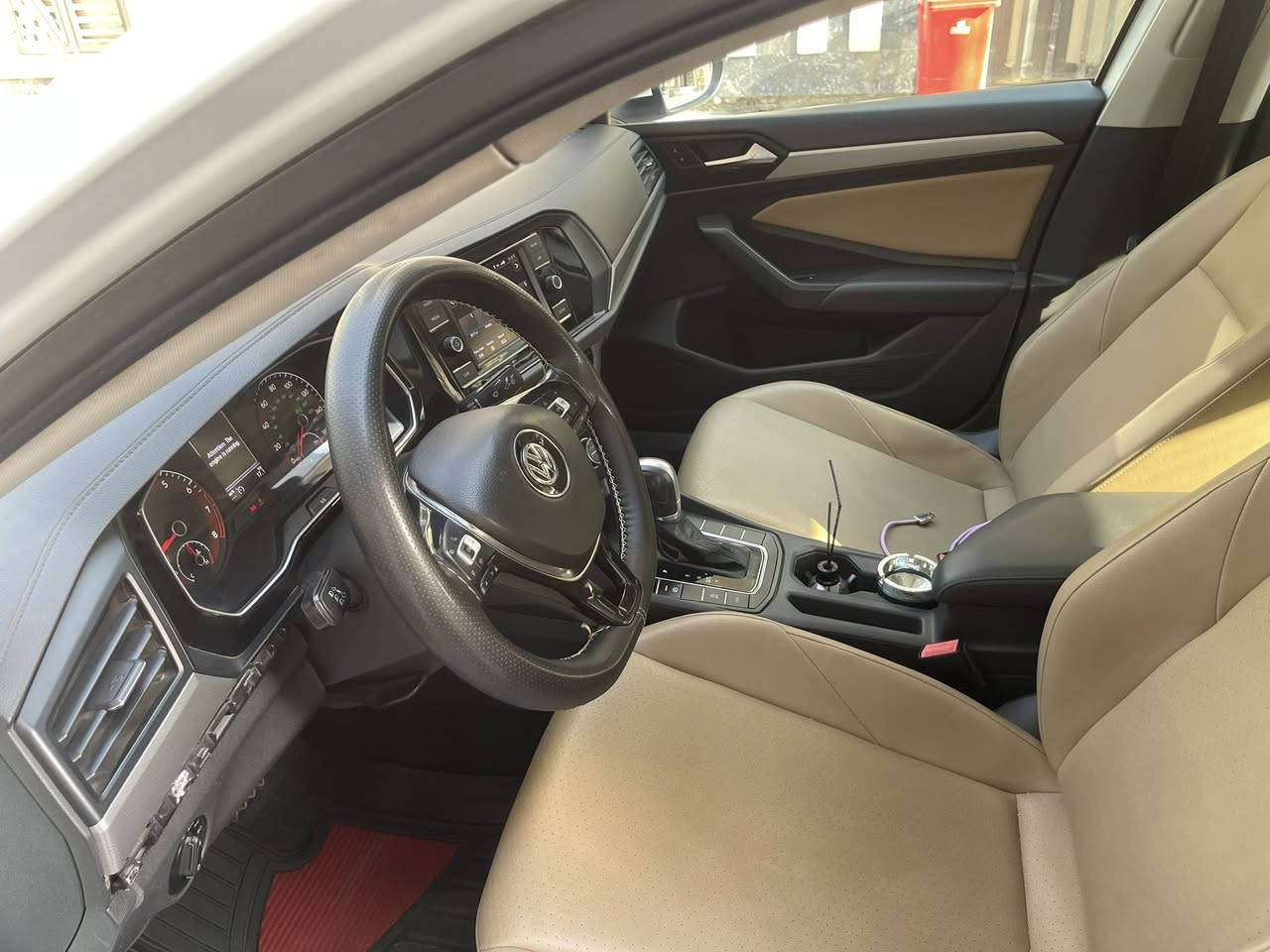 السلام عليكم جيتا موديل 19فول فتحت سقف كشنات جلد السيآره جاهزه من كل شي الصور والسونار موجود بصور محرك 1400 تيربو السعر المطلوب 145 قفل الاتصال ***********
