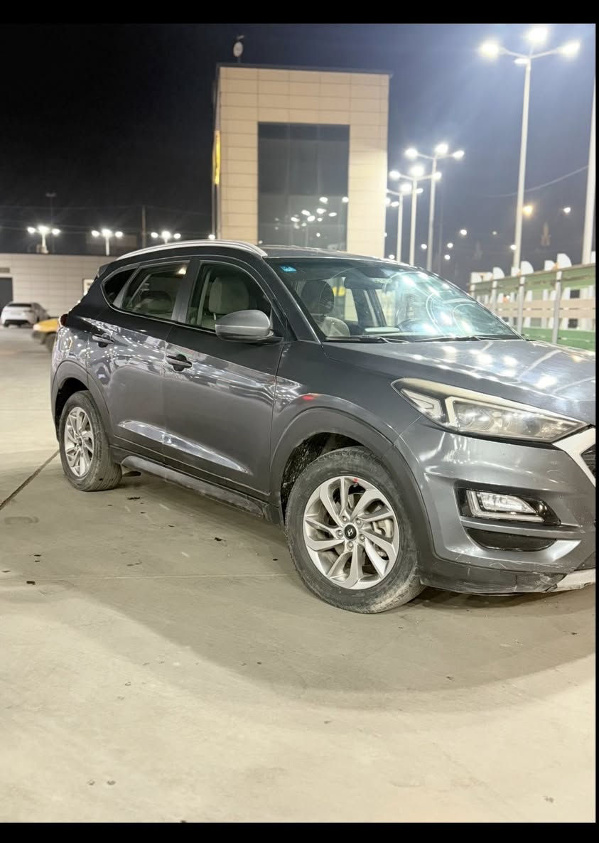 السلام عليكم بيع مستعجل 
توسان 2019 وارد امريكي سونار مرفق مع الصور  مكينه دوش 2000
نص فول 
شاشه 
حساسات 
تحكم استيرن 
مود درايف 
هندر بريك دكمه 
تحديد مسار 
قطعتين تبريد 
رقم واسط الجديد ( باسمي )  
مكان السياره بغداد البلديات 
الشراي يتصل 137 بيه مجال بسيط  
رقم هاتف *********** الشراي يتصل
