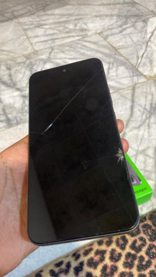 للبيع انفكنس سمارت 10 بلس 
جديد صارله 3 اشهر اخذته من الوطني ب 155 
اشتريته موقت شاشه بيها فطر ما ماثر ع اللمس ابد 
يدعم شحن سريع وبصمه وجه واصبع وكامرته جيده وذاكره 128 ورام 8 وياه كامل ملحقاته كارتون شاحنه كفر 
سعر 110 مكاني ناصريه حي اور


**إذا كنت صاحب هذا الإعلان وتريد حذفه لأي سبب، رجاءا أرسل رسالة إلى الدعم الفني**