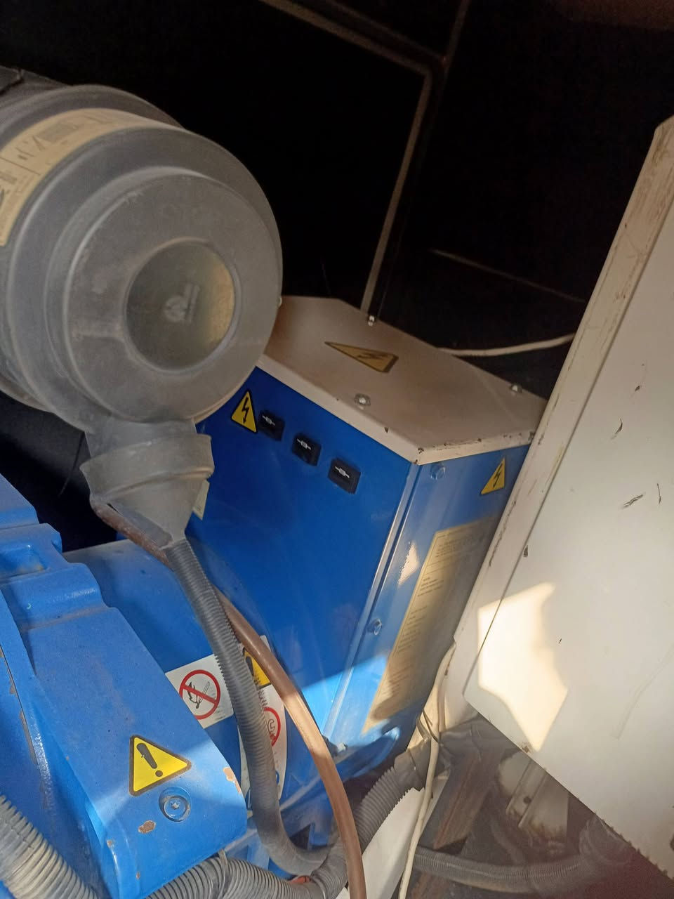 يتوفر بيركنز حجم 91 ملم مشتغل ساعات فقط 
3 بستم 30 KVA فول ومكفول شرط الحمل والفحص مكفول كاتم نسبه 80/100 توليد لوري سومر انكليزي 
مشتغل ساعات فقط 292 الاستفسار واتساب أو الاتصال 
***********////// ***********

***********/////// ***********
