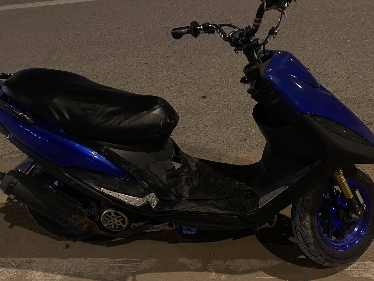 سلام عليكم ماكس عدله للبيع ،مصبوغ شاصيها لون ازرگ مصبوغ صبغ حراري، سكانها سبع الوان،وشتها 55،كلجات fcs الصفر،كفراتها كامله كلها الكفر مال عَينه عندي ،سواداتها كامله كلها السواد مال عينه عندي ،ويلات رياضي لو ازرگ، شيال مكينه ،دبلات رياضي وره وكدام ،واقيه كاربون ،ستان سبع الوان،دراجه مكينتها اكفلها واضمنها على ايدي تاخذها ما تذب عليها شي.
السعر خاص .
مكاني البصره/الجزيره/الفيروزيه 
*********** 
متواجد واتساب وعلى الشريحه.
