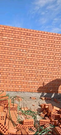 خلفه بناء وعكاده شغل شرط النضافه مقطوعه متر باليوميه  07811627775