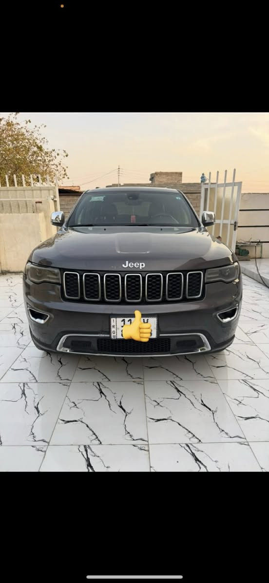 ‏ Jeep Grand cherokee Limited 2017
‏4x4
فول مواصفات كل المواصفات بيها 
بنوراما 
كشن جلد وتدفئه وستيرن تدفئه
كير 8 سرعات 
صندوق كهرباء 
كشن كهرباء
نظام Selec-Terrain (ثلج – رمل – طين – أوتو)
مانع انزلاق 
مساعد نزول المرتفعات
دوزون (تحكم مناخي مزدوج)
مقود جلد مع تحكمات
مرايا كهرباء مع تسخين
تشغيل عن بعد 
كاميرا خلفية
حساسات خلفية وأماميه
كل المواصفات بيها فول 
رقم بغداد الجديد 
ماشيه( 97 ) الف
حادثها بابين (باب الصدر والي وراه) مبدلات بدون صبغ
السعر 200$
اتصال فقط
***********
