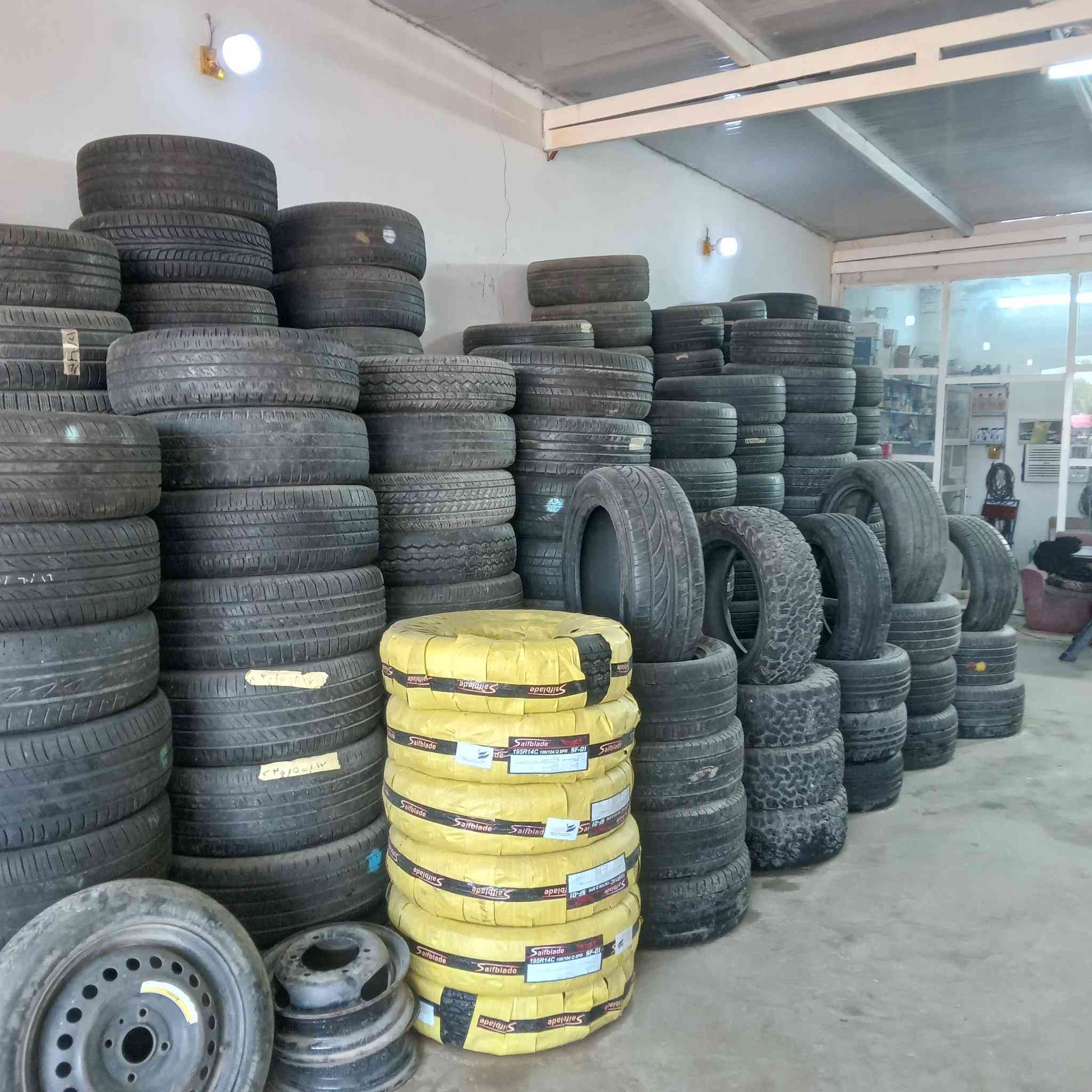 السلام عليكم ورحمة الله وبركاته 
كل عام وانتم بخير 
اطارات باله ياباني درجه اولى اخو الجديد متوفره في مجمع السلطان لبيع للاطارات الباله الياباني 
العنوان 
بغداد التاجي الشارع العام قرب ملعب التاجيات 
للاتصال 
***********واتساب احمد 
*********** احمد
