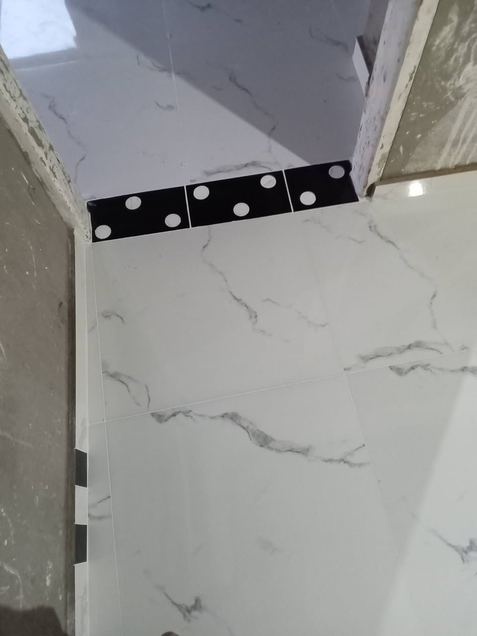ابو عادل المصري لتركيب جميع انواع السيراميك والبورسلين والمرمروالكاشي تسليم هندسي شغل ليزر درجه اولى *********** بي واتساب متفرغ حاليا
