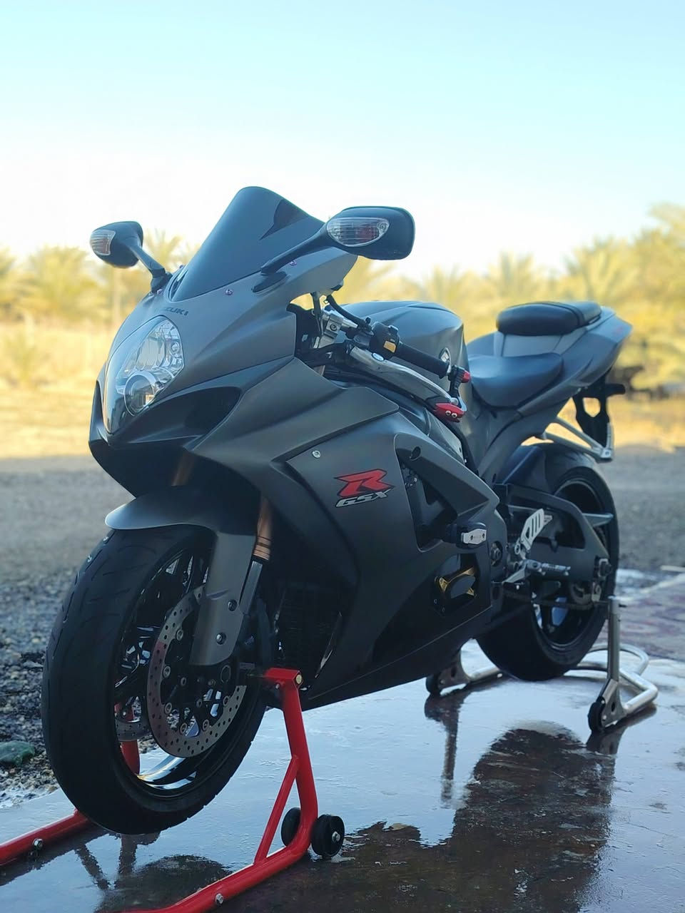 شبابنه الطيبين الدراجه معروضه للبيع
جكسر الف 2008وارد يابان صور مزاد موجوده ماشيه 22 الف هدرز تيتانيوم اصلي كزوز يوشمار اصلي برمجه 3 مودات يم دكتور همام لونه مميز عليه ادامه كامله من كلشي بين قوسين عوزه بس سايق والترقيم ع الابواب راح ينفتح الي بخاطره يخابرني ***********  مكان الدراجه كربلاء ما متواجد ع الفيس سعره ٥٥ وبيه مجال بصيط
