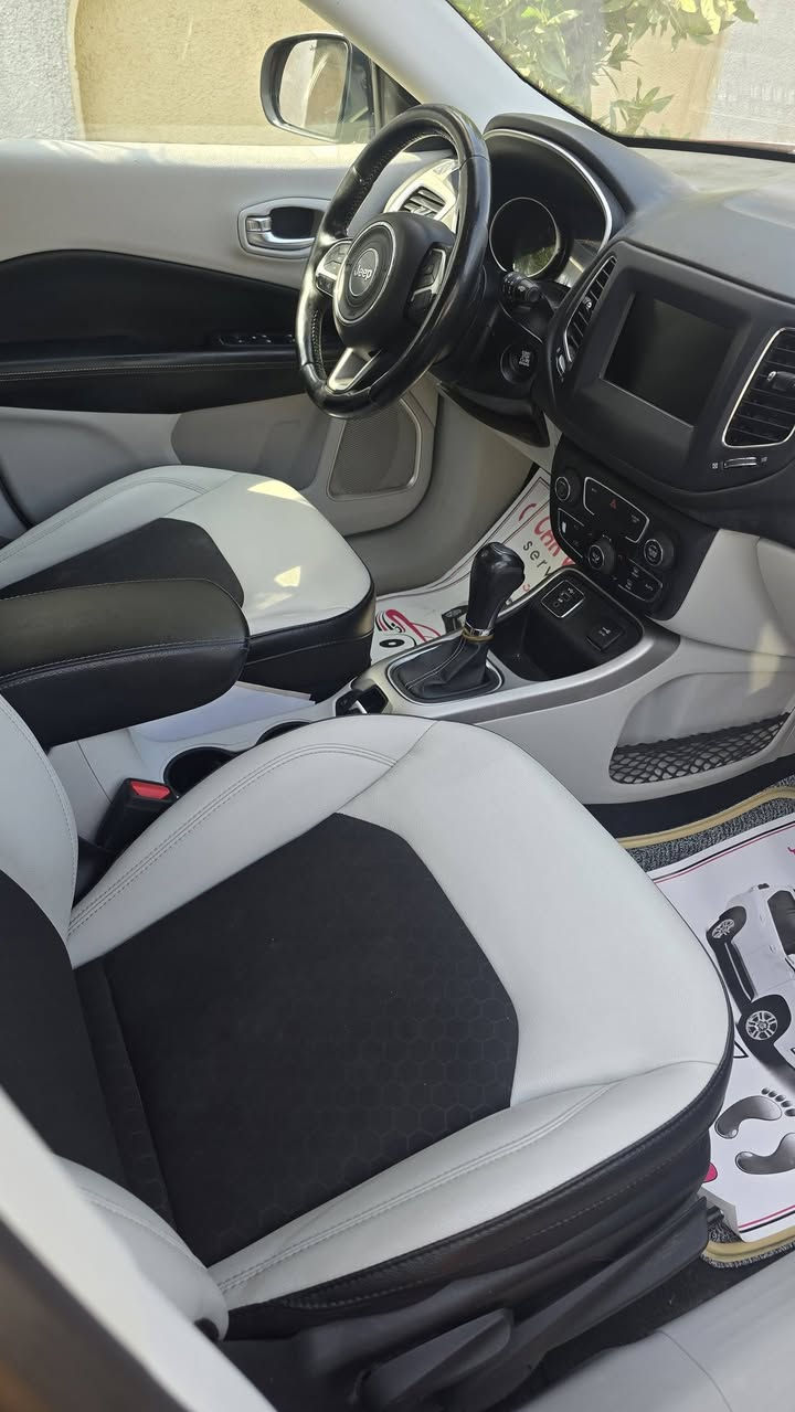 جيب 2021 ماشيه 54
كير محرك مكفول محرك 2400 سياره فول عدا فتحه 
داخل لونين سياره كلش نضيفه مال جناي 
ضررها فقط بنيد باقي مكفول السعر 147 بيها مجال للشراي 
الاستفسار *********** مكاني بغداد السيديه
