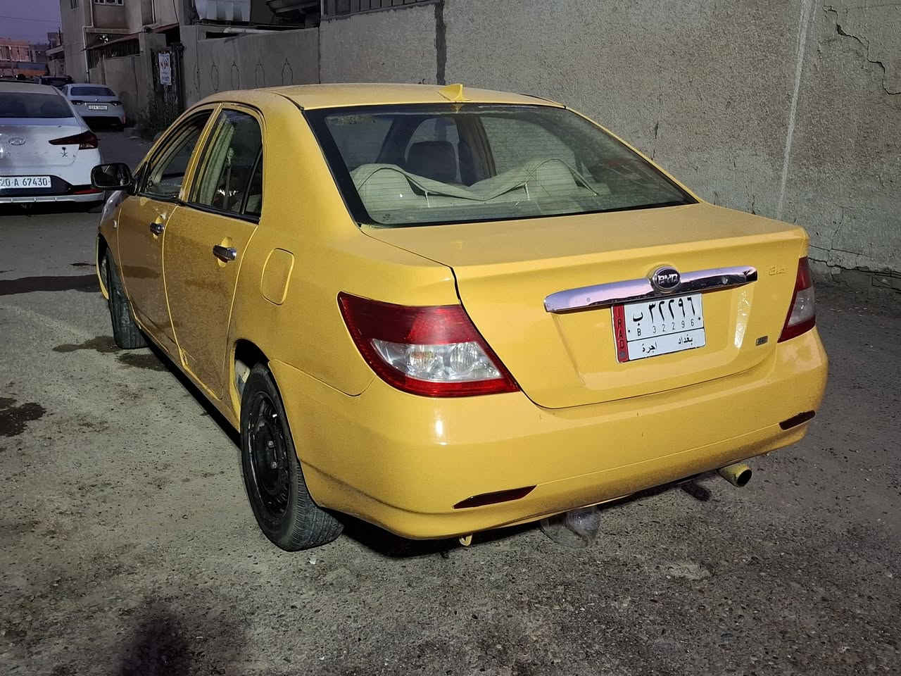 السلام عليكم Byd F3 2011 شركه العامه اوتو بدون حادث فقط خياسات مصلحه ومصبوغه حزام للبوب جماليه جاهزه كير جديد صدر جديد مكينه جديده  دوشمه جديده نقص تبريد وسلولي بدلت حساس وصار عالي السعر ٣٩ وبي مجال تحويل مباشر مصفره من كلشي شراي اتصل مكاني بغداد للمحمودية***********
