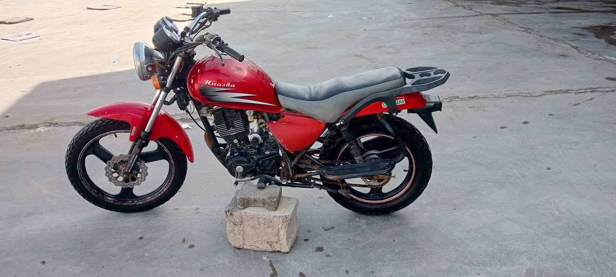 سلام عليكم دراجه اوراق أصولي  للبيع  موديل 2014  سعر 650 وبيه مجال
***********
