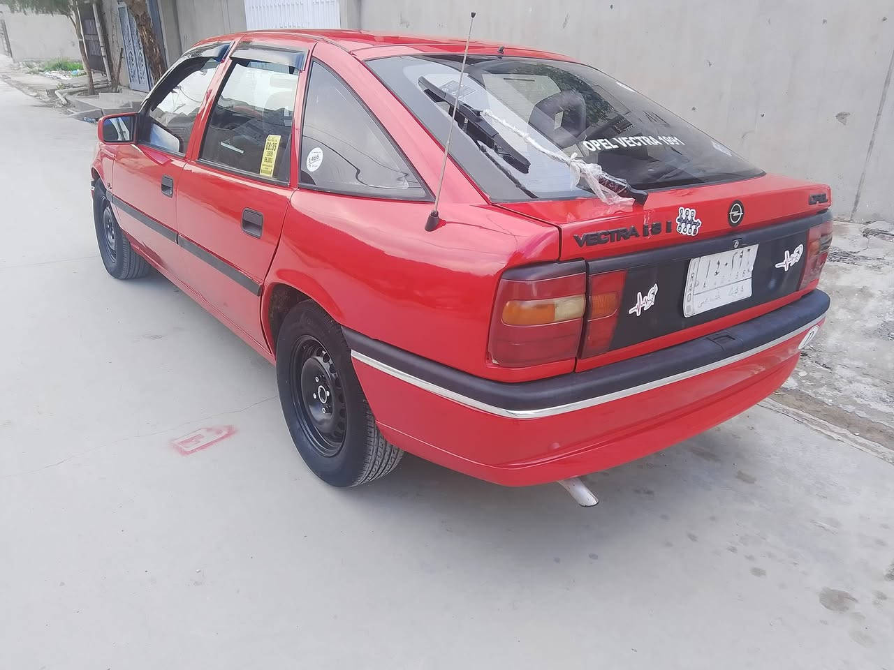 السلام عليكم..أوبل فكترا موديل 1991 حجم المحرك 18 صدر جديد سنويه لحد 2030 مشروع وطني تخم تايرات جديده دفتر بانزين بيها السيارة خير من الله بدون ضربه بدون خياس صبغ للجماليه فقط سعرها 35ورقه مكان السيارة كركوك ***********
