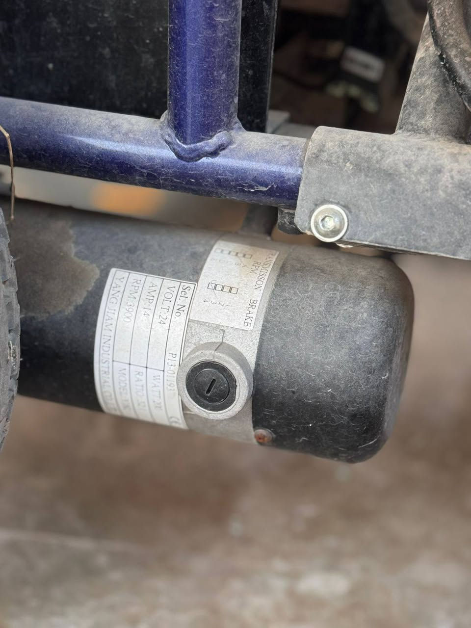 عربانه.  تركيه الباب الاول. مستعمل كلش قليل فقط بطاريه ما تشتغل لان متروكه
350 وبيه مجال للعلم سعره بالسوك من 7 إلى 8 اوراق
***********
