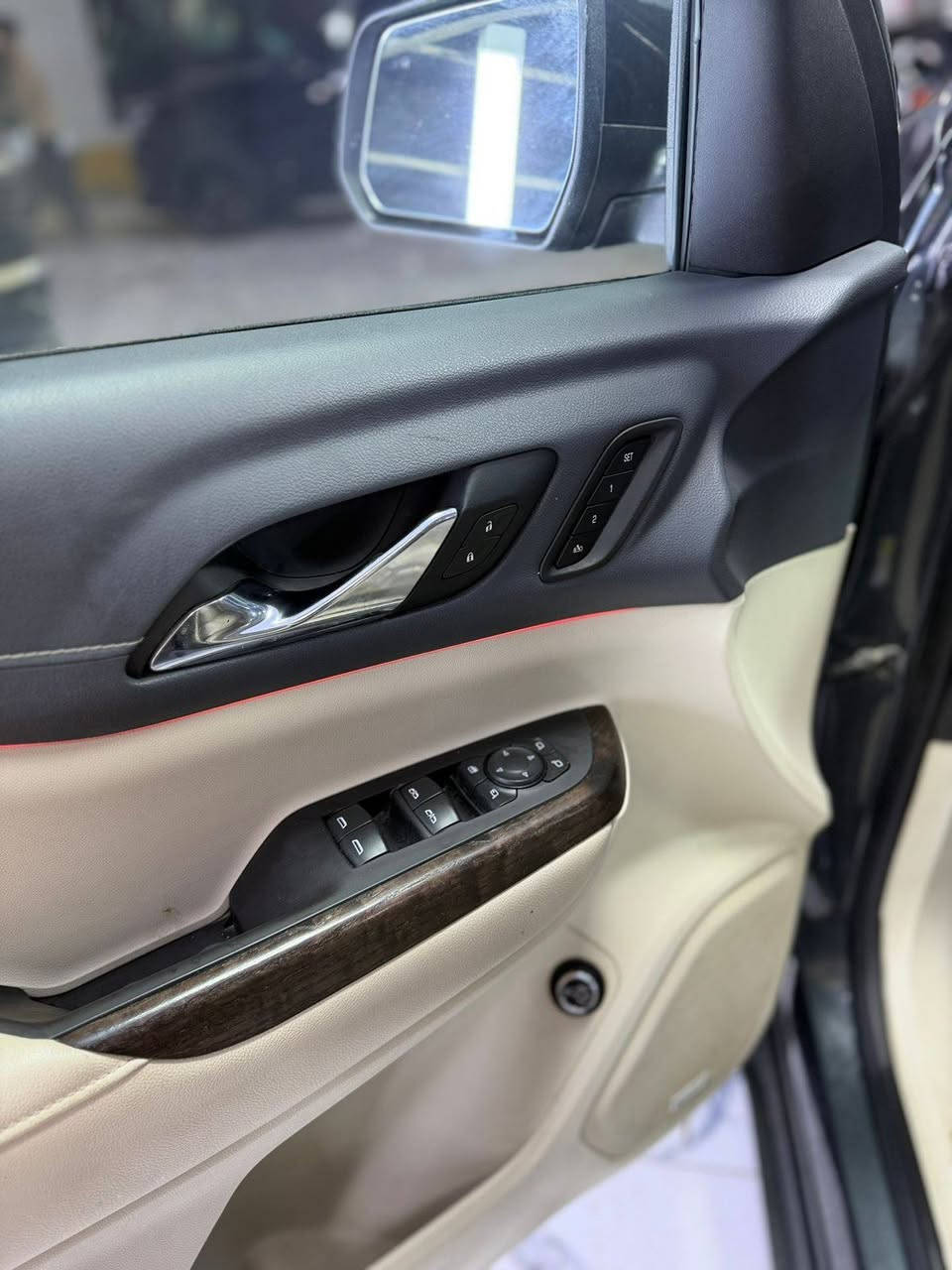 اكاديا دينالي 2023.  مرقم بغداد
حجم المحرك : 6 سلندر 3600

لون السيارة : لون رصاصي

الرقم  باسمي بغداد

المسافة المقطوعة : 22 الف

الضرر :  قبق جنطه وجاملغ وباب خلفي بارد

المواصفات:

•5 انظمة للقيادة 

•3 صفوف 7 راكب

•لايتات Led امامي وخلفي 

•رادارات أمامية وخلفية وجانبية 

•مقاعد جلد بريميوم مع تطريز دينالي

•شاشة كبيرة 8 انج تدعم Apple CarPlay/ Android Auto

•نظام Bose الصوتي ( راقي جدا وصوت عالي )

•تبريد وتدفئة للمقاعد الأمامية

•رادار تنبيه وتصادم

•تنبيه مغادرة المسار

•مثبت سرعة ذكي 

•مانع انزلاق + انظمة توازن متقدمة 

•تدفئة الستيرن

•نظام تشغيل عن بعد

•شاحن لاسلكي للموبايل

•فتح الجنطة لمس 

•نظام خرائط مدمج

•نظام USB متعدد بكل الصفوف

•نقطة عمياء

•توقف تلقائي عند الطوارئ

•حساسات ضغط الاطارات

•تنبيه المشاة

كشن هزاز 

تقفيل الجام  وتصعيد عن بعد 

•تبريد خلفي مع تحكم مستقل

•نظام (Oil Life Monitoring System) 

وغيرها من المواصفات الخاصة بفئة الدينالي

سعر 238

مكان السيارة كربلاء
‭0782 454 8777
