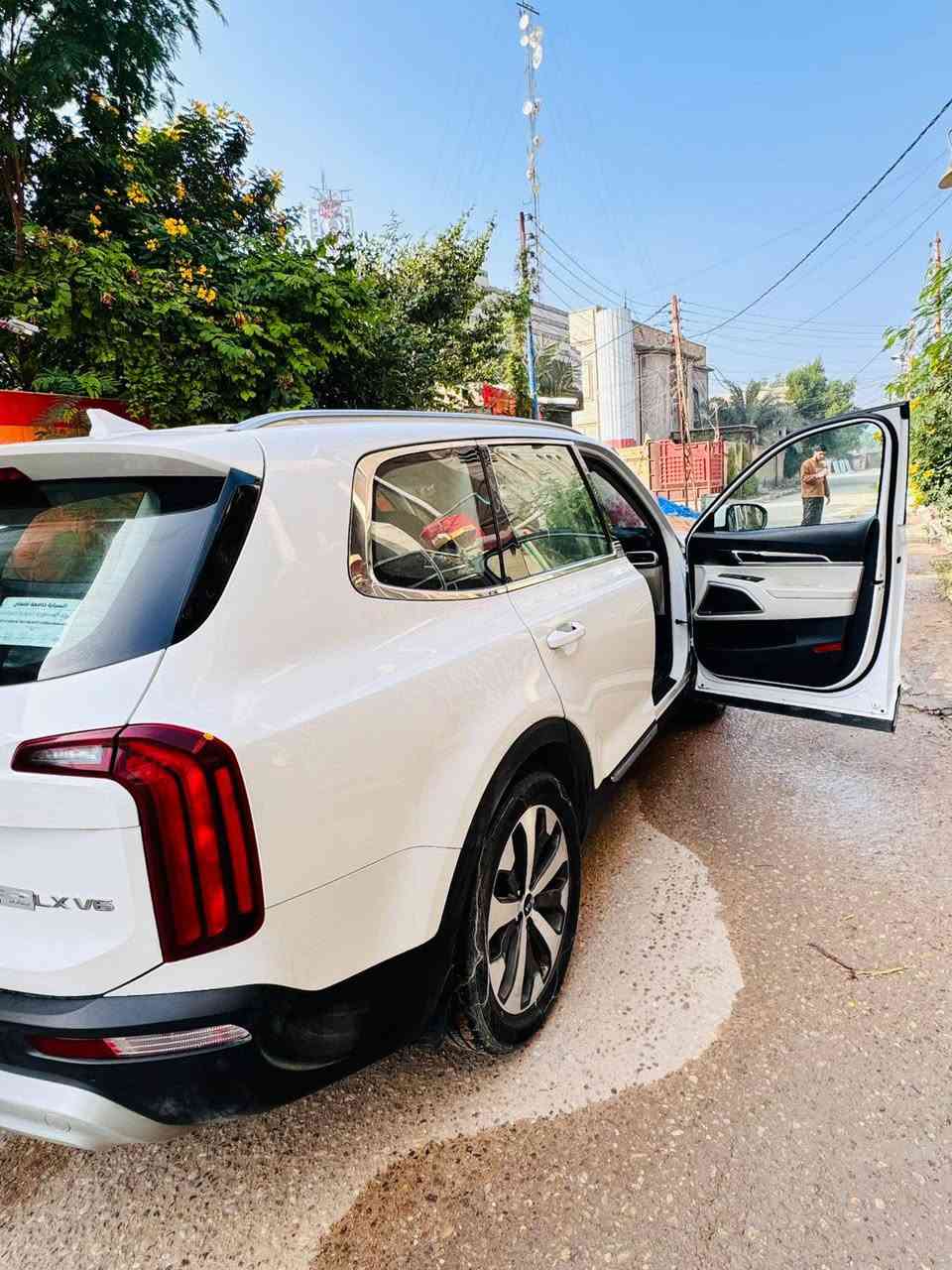 السلام عليكم كيا تيلورايد موديل 2020 كلين تايتل 7 راكب رقم بصره الداخل جلد كفاله عامه وارد خليجي( 3.8/6V)
مواصفات (LX) 
 حساسات خلفيه وكامره خلفيه وشاشه
تشغيل عن بعد 
مري شفط 
وضع قياده ذاتيه اشاره ترحيبيه
تبريد 3 قطع 
باقي المواصفات بالصور 👇🏻 
للاستفسار ***********
البصره قضاء الهوير
