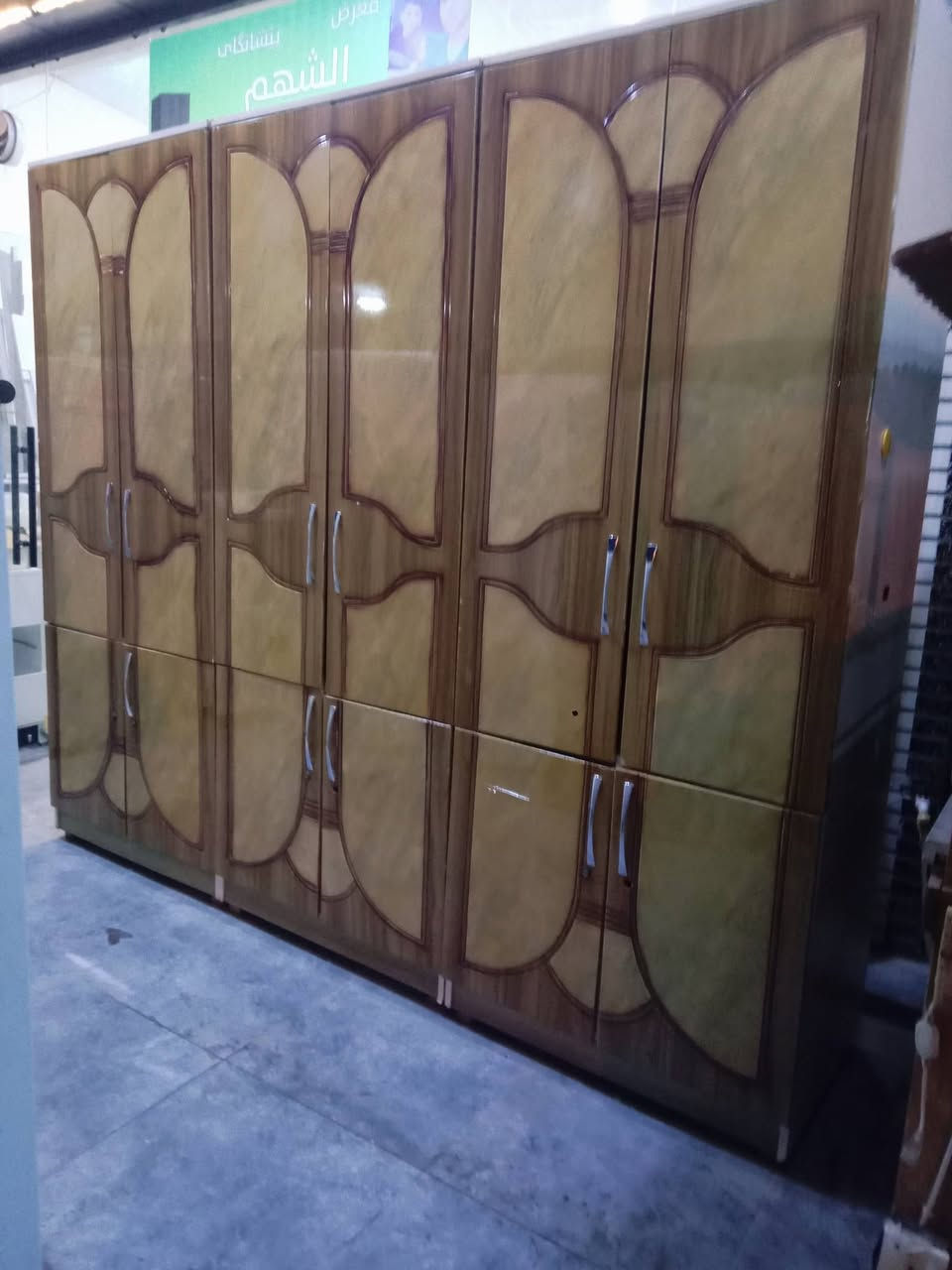 كنتور للبيع 3 قطع مع ميز تواليت سعر 150 للتواصل ***********
