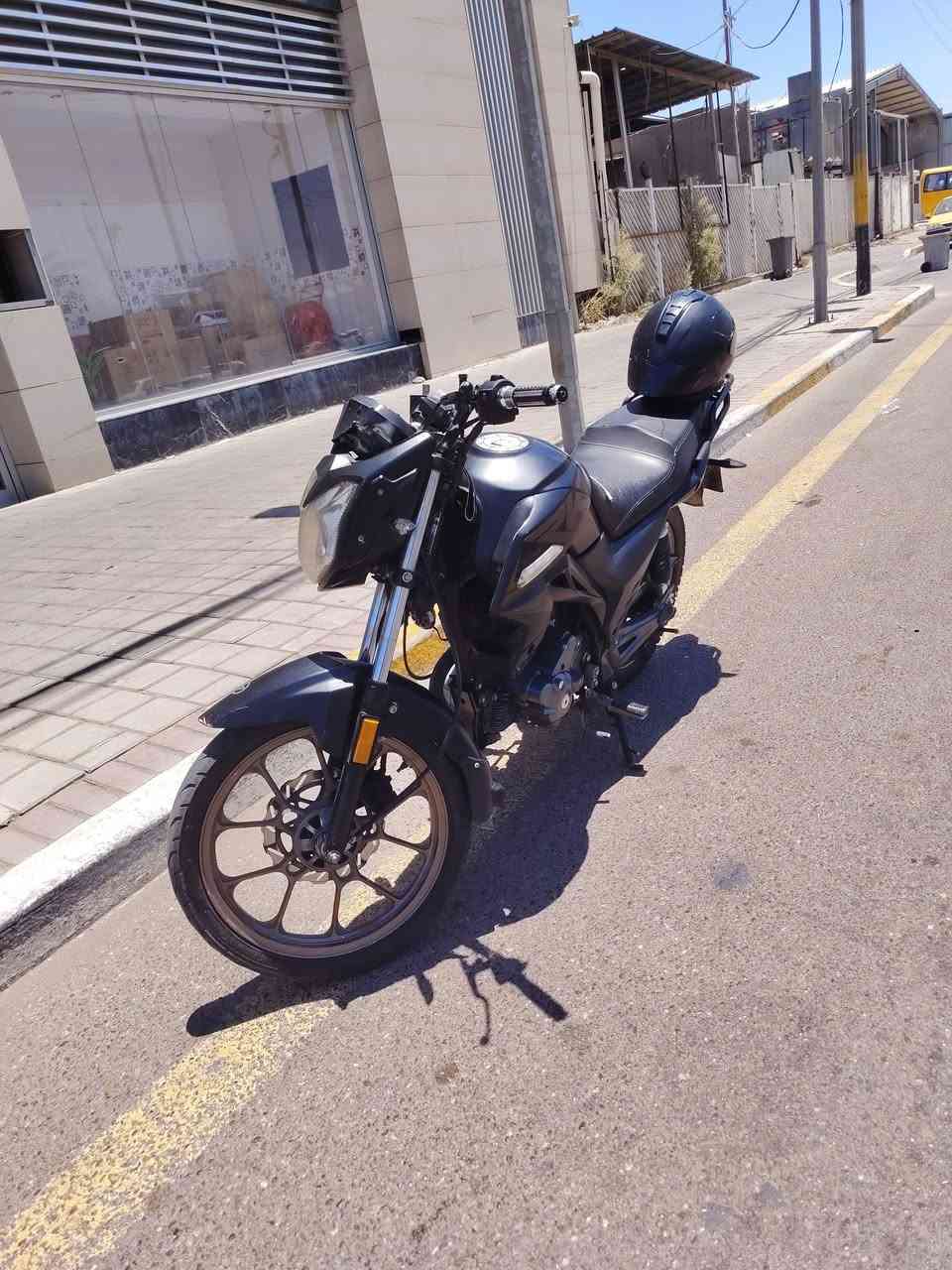 سلام عليكم دراجه RK 200CC موديل 2024
المكينه خير من الله مكفوله سبانه ما طاخه و الدراجه مثل ما واضحه بل صور بيها فقط ركبه اماميه يحتاجلها بول برن تبدله فقط سعرها 1400 مكاني بغداد مدينه الصدر
