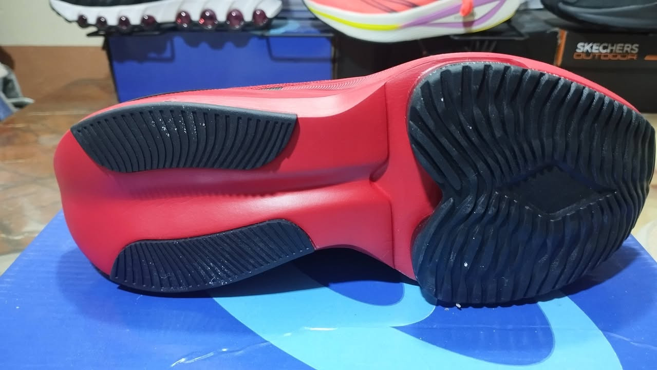 نايك زوم.....امزون ..قياس. 40. ....25c.....السعر مع التوصيل. 25. الف...للحجز عالواتساب..***********.. أو مراسلة الصفحه...
