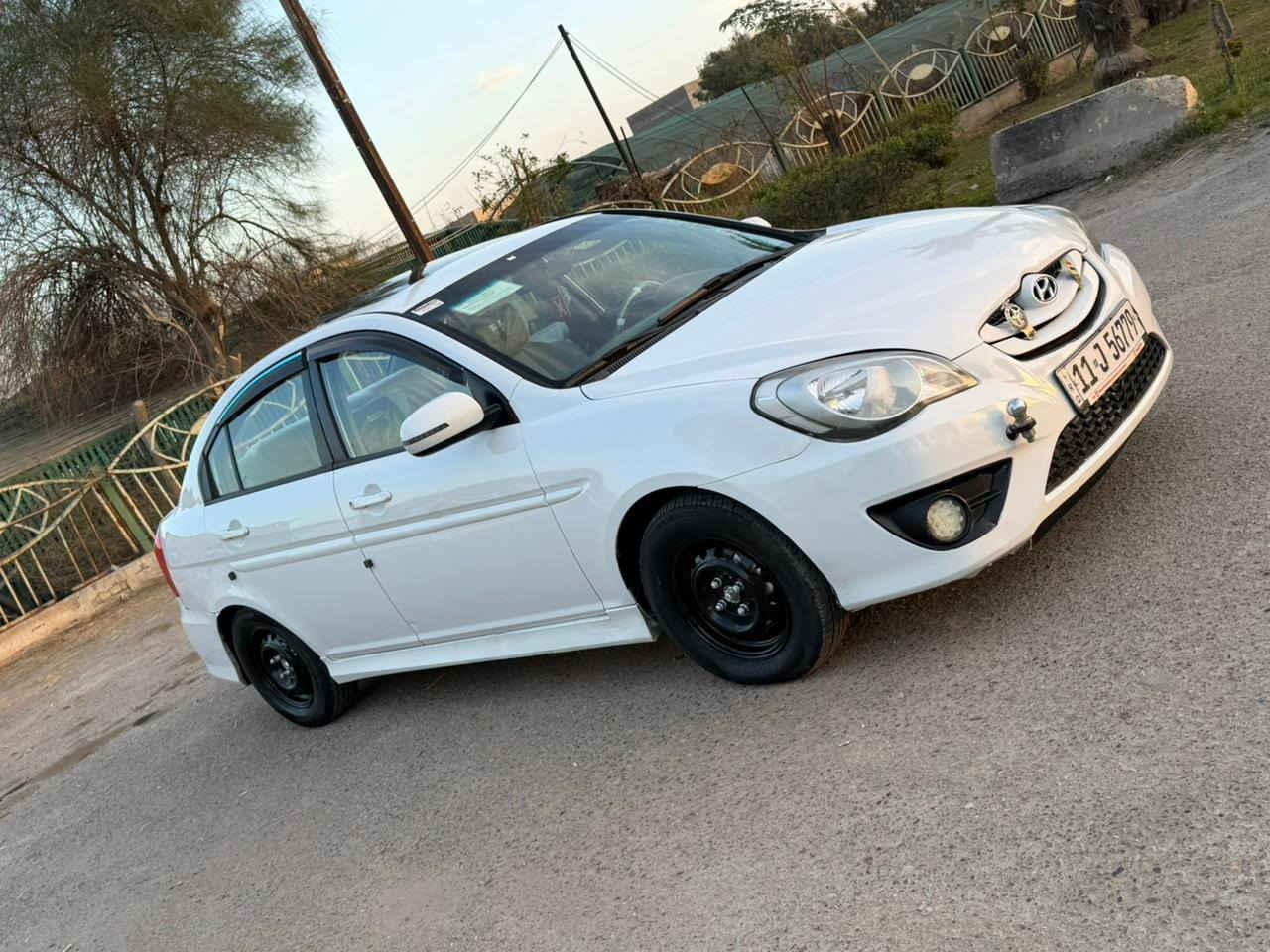 سلام عليكم اكسنت للبيع موديل2011 خليجي بلو  بيهه بنيد وجاملخ بدون دواخل مكينه وكير وصدر شرط الكفاله
مواصفات فول الأخير السعر 90 وبيه مجال العنوان البياع شهداء
***********
