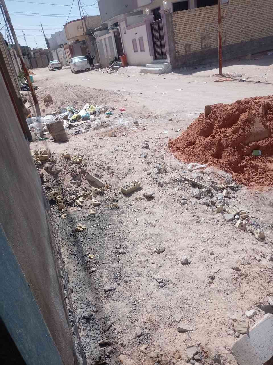 البيت للبيع 60 متربي بناء غرفه صاله مفتوحه عل مطبخ واستقبال مخزن فوك بلصطح حمام ومنور نيسان  شارع الزوار منطقه جديده بناء حديث اكو مي كهرباء اناره ليليه مدارس سوك وراي موقف الكيات قريب علينه كلش لسعر 32بي مجال ***********
