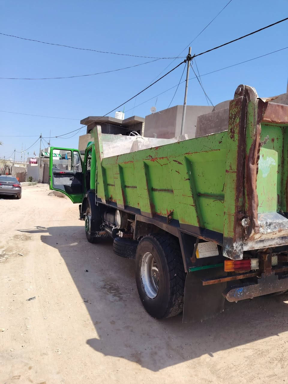 سيارة تك قلاب موديل 92 شاصي عدل سياره جاهزه للعمل الف ما تصرف عليه مكينه 6 جديده كير 25 مكان السياره طريق نجف _ كربلاء الاستفسار نتصل على الرقم *********** ملاحظة مامتواجد على الفيس
