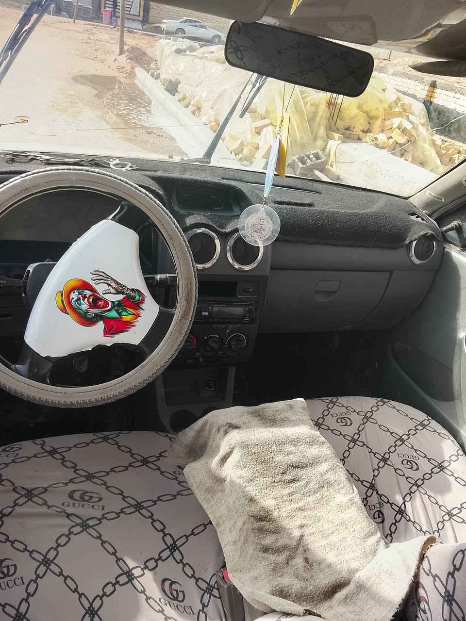 سلام عليكم سايبه لبيع موديل 15 محرك شرط كير بس رابع فلت حداده جديد بدي شوف لعين كدامك سياره باسم شركت بلد سعر 16 مكاني بصره ابو خصيب حي عسكري ***********
