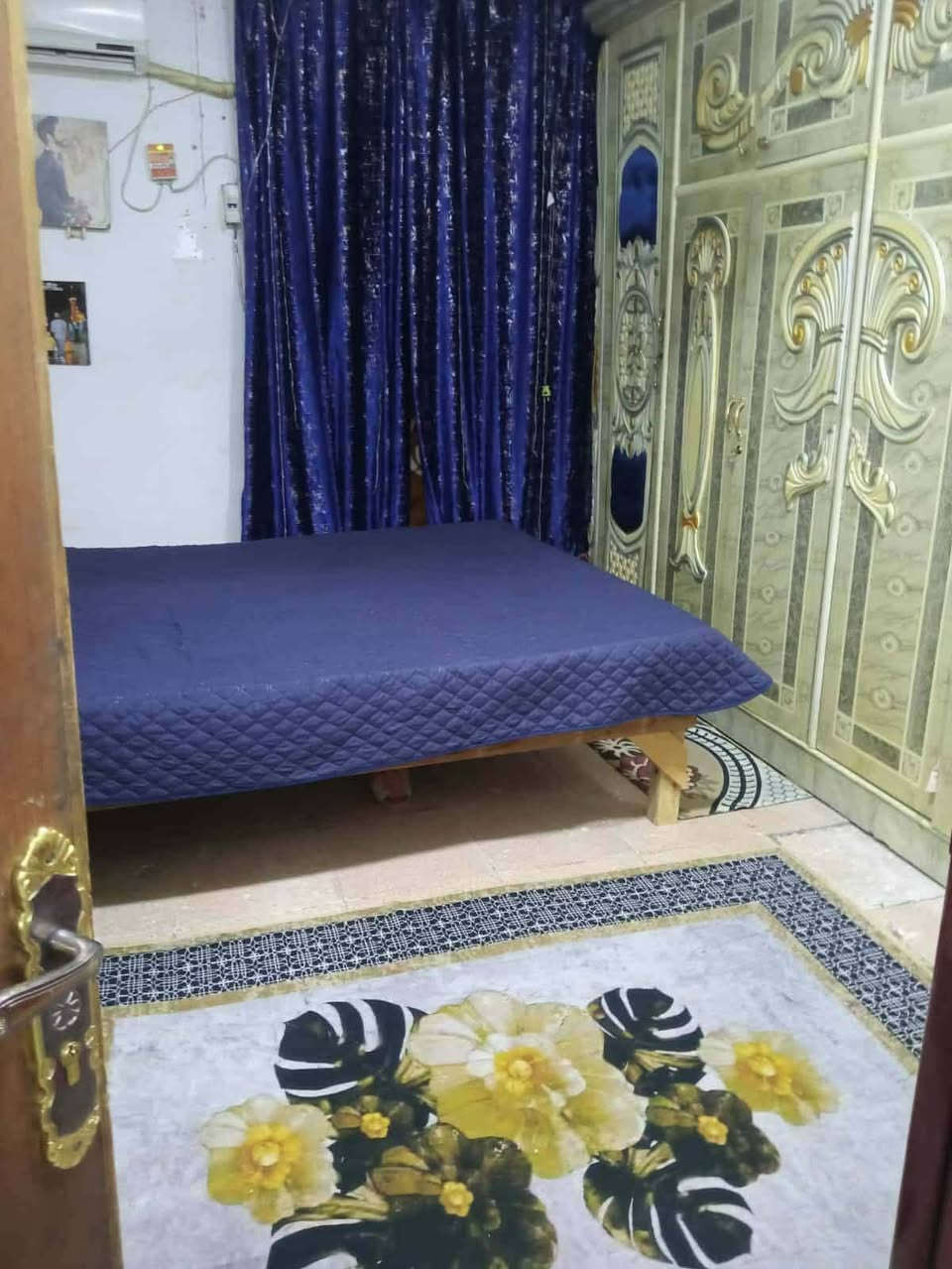 بيت وياه مشتمل. المساحة الكلية 285متر يبعد عن شارع العام 100متر يصير ع ركنين السعر البيت مع المشتمل 45
والمشتمل يتكون من غرفتين وصالة ومطبخ وصحيات ومكشوفة
 البيت يتكون من ثلاث غرف واستقبال وصالة ومطبخ ومكشوفات عدد اثنين وصحيات داخلية وخارجية وطارمة كبيرة
📍علوة الفحل 
رقم الهاتف :***********
بيت وياه مشتمل. المساحة الكلية 285متر يبعد عن شارع العام 100متر يصير ع ركنين السعر البيت مع المشتمل 45
