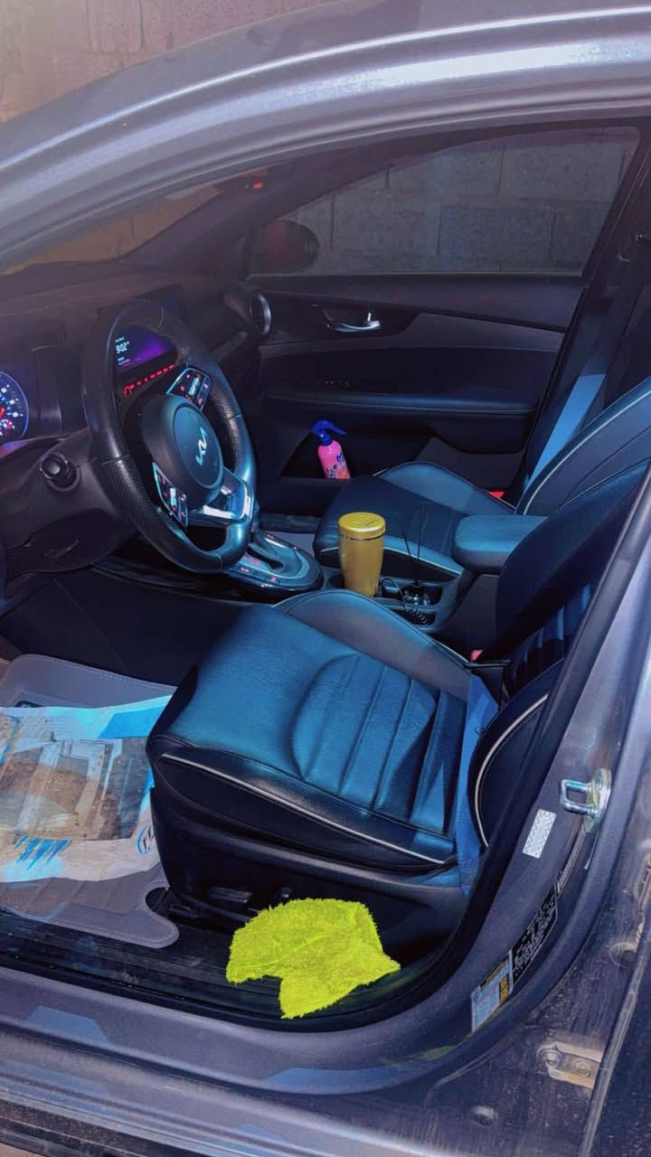 سلام عليكم فورتي موديل ٢٠٢٤ للبيع وارد امريكي فول مواصفات فتحه تحكم استيرن كشنات كهربائية+ تدفئة وتبريد محرك ٢٠٠٠ دوش تبريد قطعتين حادث جاملغ امامي جهت السايق فقط علمن جاملغ امصلح السيارة بغداد الكراده السعر ١٦٥ وبيهة مجال بسيط رقم الهاتف ***********
