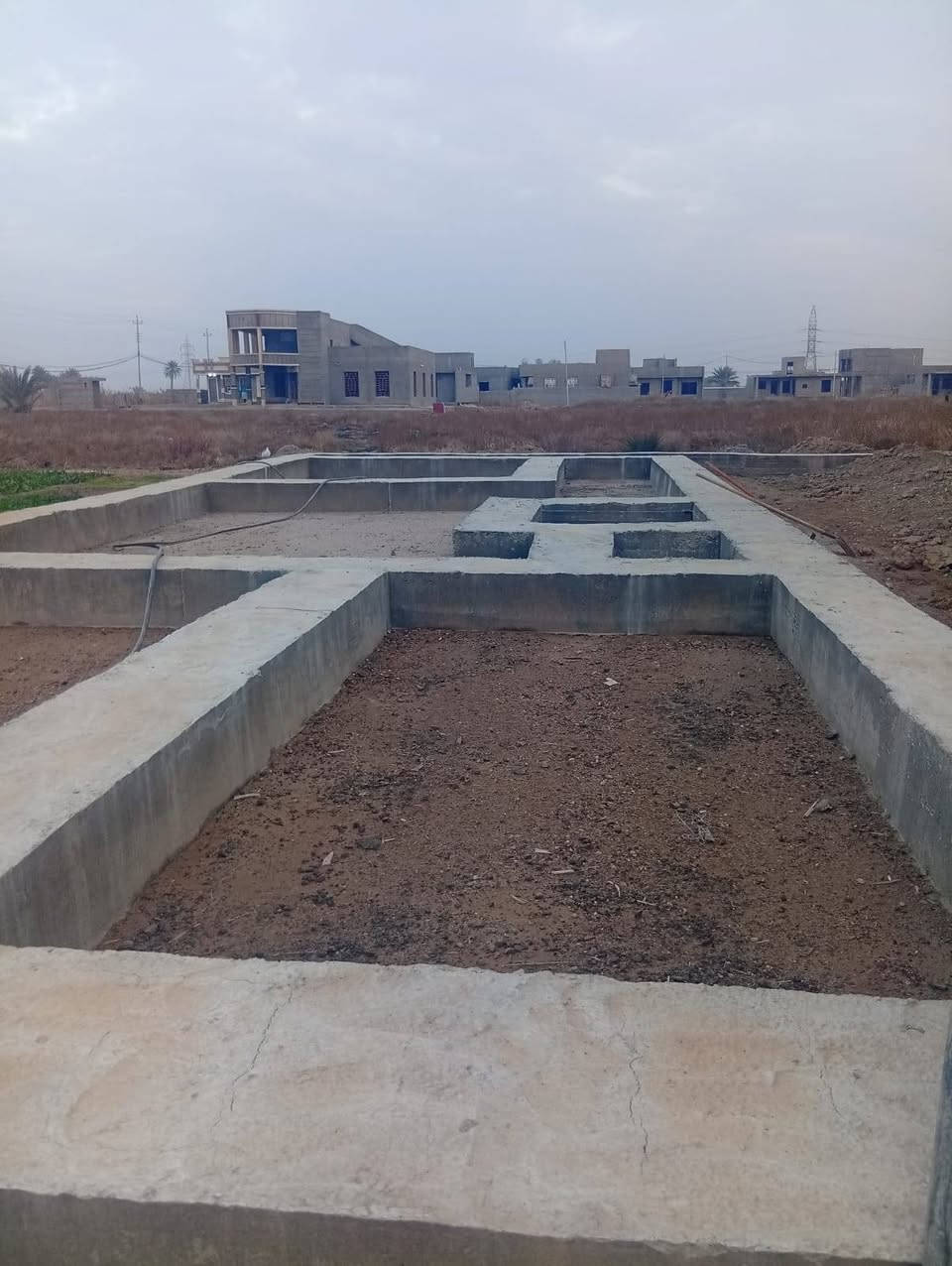 مقاولات عامه ⬇️⬇️
عروض تسليم 🔑🔑 مفتاح ( بالتقسيط والنقد والنسبه ) 
 مقاولات العامه  بناء والهدم) ***********واتساب
مواصفات البناء : بناء وهدم جميع الابنيه 
🏡تاسيس شبكة مجاري 4 انج الامل الشريف المصري المسلح الاصلي ثلاث طبقات مع مراعاة الابعاد الهندسية
🏡تسليح الاساس الشريطي  بالحديد   (FF) عراقي و بابعاد 50*40
🏡بناء الطابق الاول بالطابوق الجمهوري عراقي او الاحمر ( حسب طلب)  ارتفاع20-3 م
🏡تاسيس شبكة كهرباء بوري النوعية اردني درجة اولى للسقوف والجدران بخارطة حديثة وشبكة سبورت لايت  حسب التصاميم الحديثة 
🏡تسليح السقف الاول بالحديد   ff وحسب الاقطار 12ملم 16ملم  وصب السقف خلطة بالصب الجاهز .
🏡اطار فريم حديد للشبابيك جنل
🏡تجهيز وعمل شتايكر للسقف مع فلين 3سم ونايلون وبمواصفات درجة اولى
🏡اعمال لبخ للستائر والبيتونة والمناور 
🏡القيام بعمل البياض للجدران الداخلية درجة اولى
🏡 تغليف جدران الحمامات والمطابخ بالسيراميك حسب طلب الزبون .
🏡تاسيس شبكة ماء نوع تركي بي بي ار مسلح درجة اولى
🏡محجر السلالم المنيوم حسب رغبة صاحب الدار درجة اولى .
🏡تغليف الارضيات بورسلين ( ٦٠*٦٠)
🏡ابواب داخلية  او ابواب تركية  ( HDF) او حسب طلب الزبون.
🏡باب لمدخل المنيوم او حديد ثقيل .
🏡شبابيك المنيوم او (PVC) درجة اولى .
🏡صبغ الدار حسب اللون المختار من قبل صاحب الدارنوع *جوتن او برجر او ناشونال
🏡تجهيز وتركيب كهربائيات مع الانارة درجة اولى
🏡تجهيز وتركيب خزان ماء سعه 1000لتر مع سخان الطحان الاصلي 120لتر
🏡باب سياج خارجي حديد درجة اولى 
🏡تجهيز وتركيب مضخة ماء درجة اولى
🏡تجهيز وتركيب حمام غربي ومغاسل من نوع تركي 
🏡تركيب بايات جاهزة للسلم وحسب الون المختار من قبل صاحب الدار
🏡تاسيس منظومة ستلايت 
🏡تاسيس منضومة غاز للطباخ داخل السياج
🏡تاسيس بوري 4انج لمرشحة الطباخ الداخلي

 
✅ من الممكن التغيير في مواصفات البناء حسب طلب الزبون .

للاستفسار  اكثر الاتصال على الارقام التالية:
*********** واتساب 
 عملنا محافظه الانبار و كربلاء وبغداد. المنصور الكراده الجادريه حي الجامعه الغزاليه ابو غريب الدوره السيديه الجهاد الاستفسار تفضل خاص
