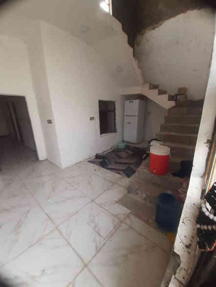 سلام عليكم دار للبيع مساحة ١٠٠متر خدمات كامله بناء بلوك اساس وسطح كونكريت يحتوي على غرفتين وصاله ومطبخ وصحيات الموقع نجف كوفه شارع المعمل قرب مركز  المتفجرات السعر 28مليون مع المجال نقد او اقصاد للبيع مستعجل  للاستفسار الاتصال ***********
***********
