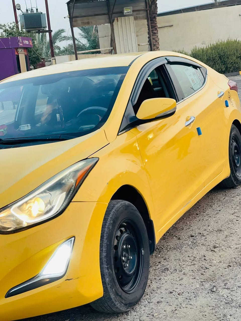 السلام عليكم النترا ٢٠١٥ رقم بغداد أمريكي محرك ١٨٠٠ 
هيئه وبحث كلهه مصفرها
سياره جاهزه بيها جاملغ أيسر والجنطه مفتوحه
كير محرك كهربائيات صدر كله ادامه جديده سياره حلوه ونظيفه
عارضها ب١١٠ وبيها مجال انشالله 
مكاني بغداد قرب بوابه بغداد ***********
