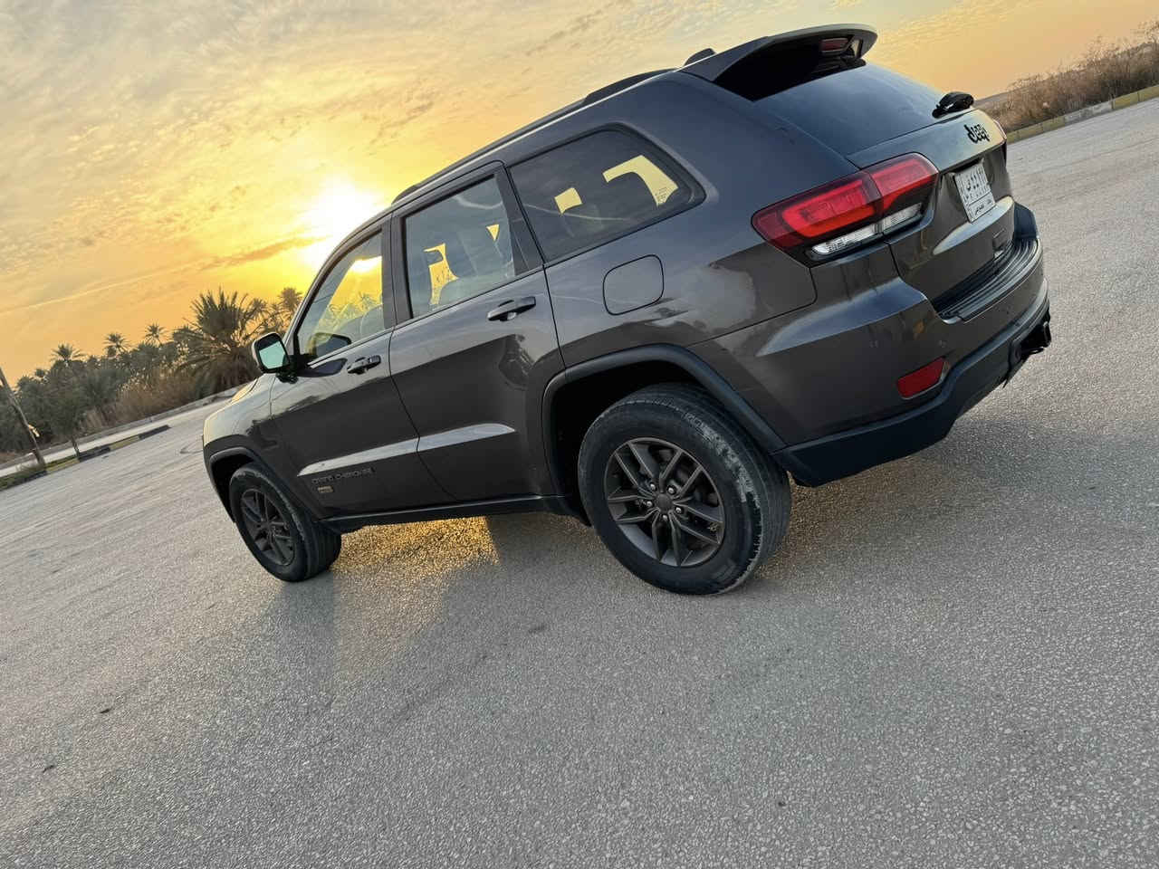 جيب كراند شيروكي العلامة الذهبية.
الموديل :2016 . (أمريكي )

المحرك : . V6. 3.6L . 

داخل اسود رقم بغداد بأسمي تحويل مباشر  

ماشية :91mi 

❌السيارة ضرر بنيد مبدل فقط + جاملغ الصدر صبغ وشويه من الباب الصدر  شبر او اقل  توحيد لون بدون ايرباك 

المواصفات :

بصمة ودخول ذكي وترحيب 

فتحة سقف سلايت 

ثلاثة أنظمة قيادة 

نظام ايكو 

ويل قياس 20 انج .

كير شفتر بالستيرن . 

كاميرا خلفية. 

شاشة كبيرة 10.1 أنج

المصابيح الأمامية زنون .

كشافات الضباب زنون .

تشغيل عن بعد .

الصندوق الخلفيي كهربائي .

مقعد السائق كهربائي .

المقاعد الأمامية تدفئة .

حساسات خلفية . 

بلوتوث تلفون . 

محدد سرعة . 

نظام التشغيل والإطفاء الاوتوماتيكي .

-

المكان / بابل .

للتواصل : ***********
