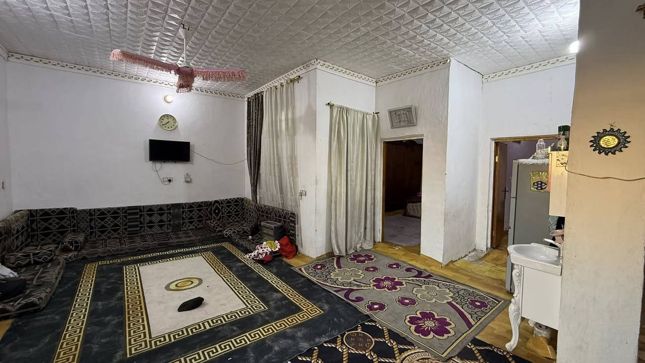 بيت للبيع طابو زراعي سند 25 
في الحولي خلف حلويات الشهد 
200 متر 
اساس بوكس بناء طابوق سقف صب 
خدمات كاملة ✅ 
ــــــــــــــــــــــــ 

غرفتين صالة 
مطبخ حار وبارد
حمامات داخلي وخارجي 
استقبال اساس كامل فقط بناء 

ـــــــــــــــــــــــ  

السعر 47 وبيه مجال بسيط ☑️ 

ـــــــــــــــــــــــ 

للأستفسار أكثر مراجعة 
#مكتب_محمد_الجبوري لبيع وشراء عقارات القاسم والمقاولات العامة والتصاميم الهندسية 
#المكتب_مجاز_رسمياً والمكاتبات رسميه لضمان حقوقكم ✅ 
#عنوان المكتب شارع الجديدة مقابل مدرسة الزهراء مجاور اسواق نمبر ون 
***********  📲 
***********  📲
