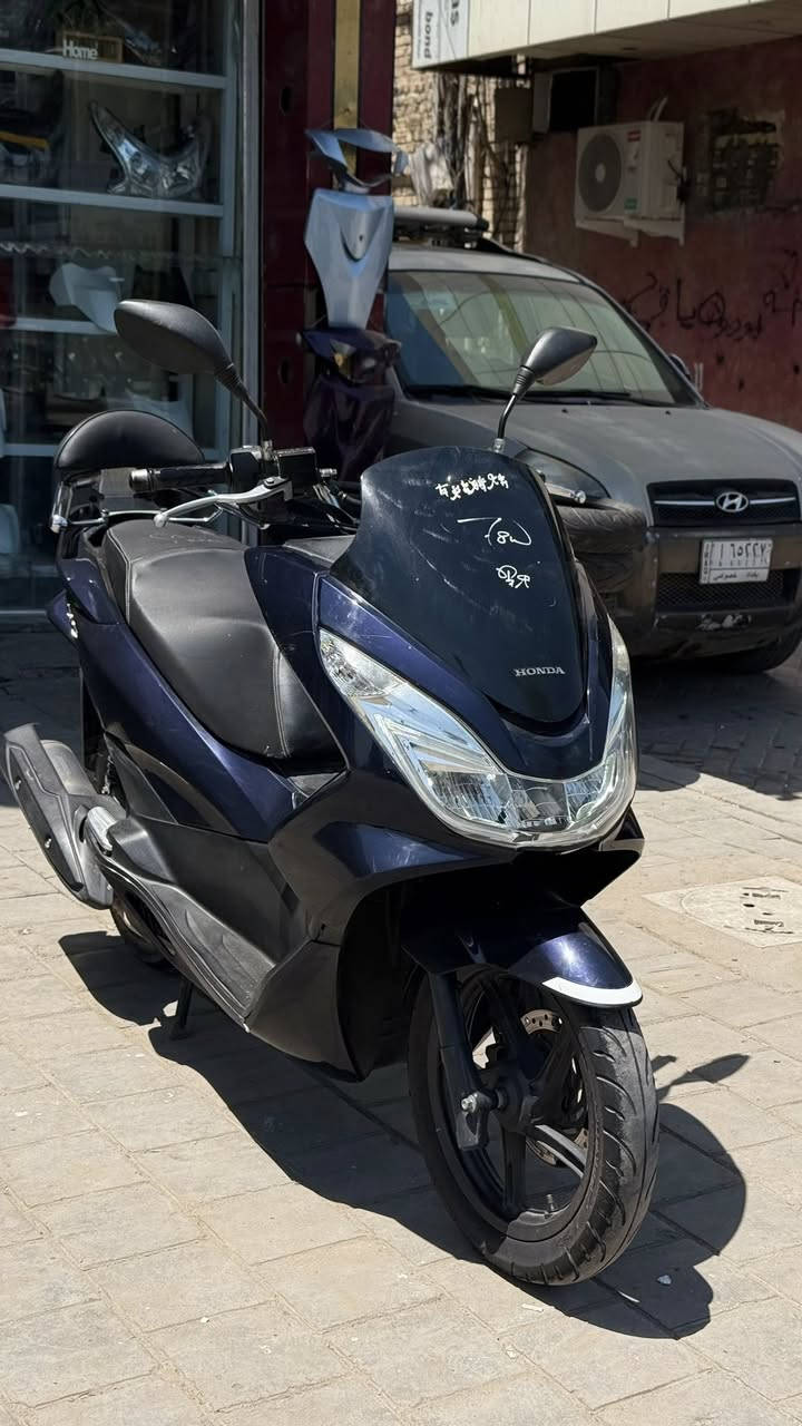 دراجة PCX جيل الثاني 2017-2018
ياباني JF 
حساس ازدحام A
عدد الممشى 36 كم 
اللون نيلي 
كفالة عامه من السرقة والمحرك والكفر 
السعر 17$ بيه مجال بسيط 
للتواصل الاتصال على الرقم الاتي 
***********
