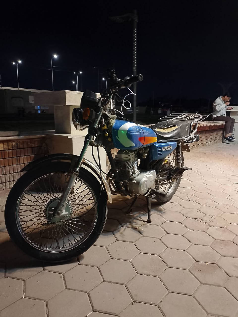 السلام عليكم شباب
اوراق 
اربعه كير تايكر
مكينه نامى
دراجه خير من الله 
موديل 2021
كل نقص مابيها
سعرها 400 وبيها مجال شي قليل
مكاني كوت
الشراي يتصل 
***********
