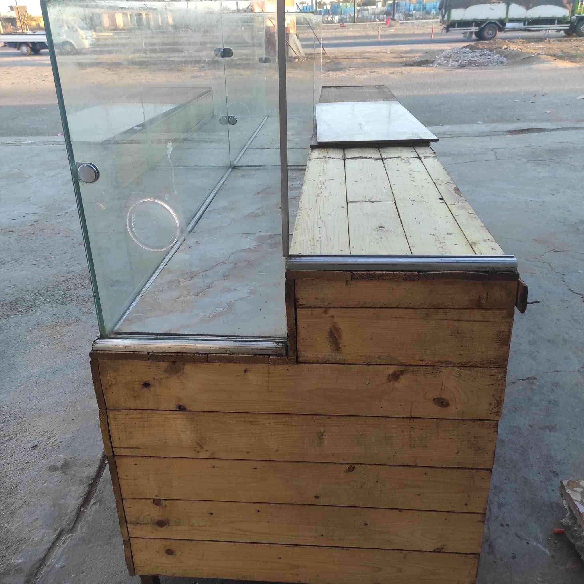 السلام عليكم ميز مال طرشي لبيع طابقين جام ضخين درجه اولى الطول 3ونص العرض متر شغل درجه اولى شغل موصل السعر 
850 العنوان بابل ابي غرق 
***********
