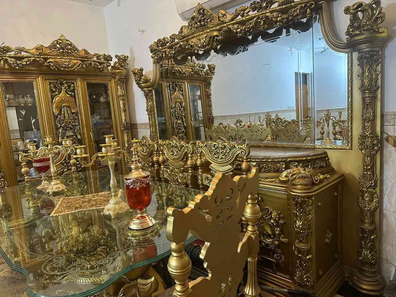 عندي هاي غرفه طعام زان دمياطي مصري الي ايحب يتواصل على هذا رقم  ***********
