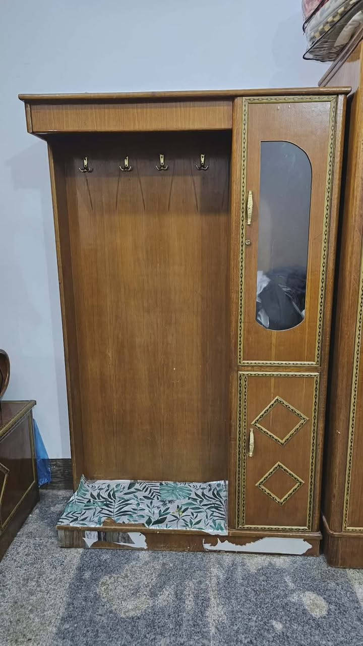 سلام عليكم
غرفة نوم للبيع اي ضرر مابيه 
بعدهي جديده المكان في كربلاء المقدسة(الاستفسار ***********)اتصال
