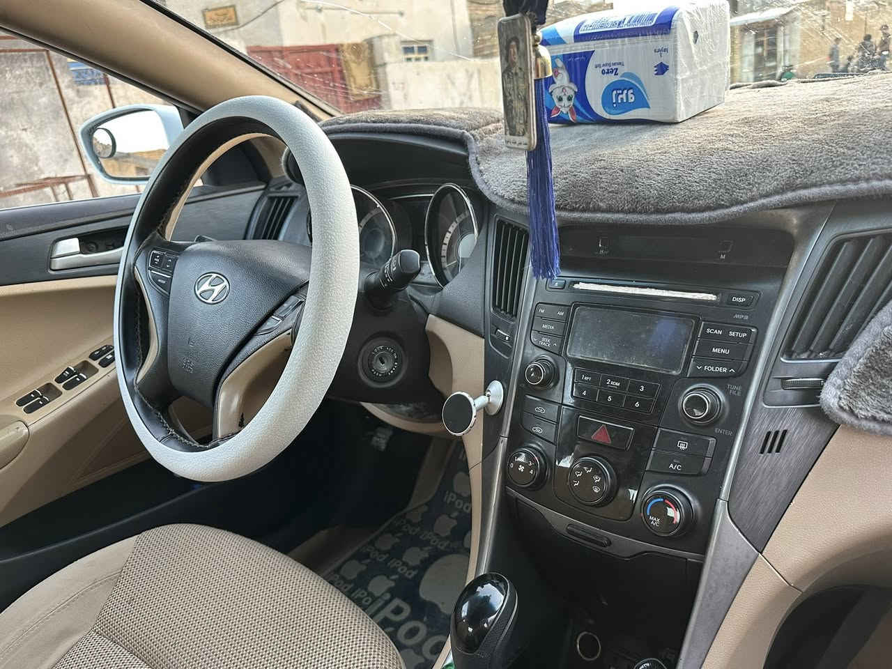 السلام عليكم سوناتا موديل 15 خليجيه مكيه دوش 2400 كير اي تي بيها ضربه جاملغ الخلفي وامامي وبيها رشات صبغ ابيع احزام رقم ميسان مميز سنويتها ل 28 راعيه موجود بالعماره يريد تحويل مكيه بيها كازكت حداديه جديده تبريد شغال سياره بنوراما مغلفها جماليه 
عنواني ميسان المجر الكبير 
رقمي ***********
سعرها 95 وبيها مجال
