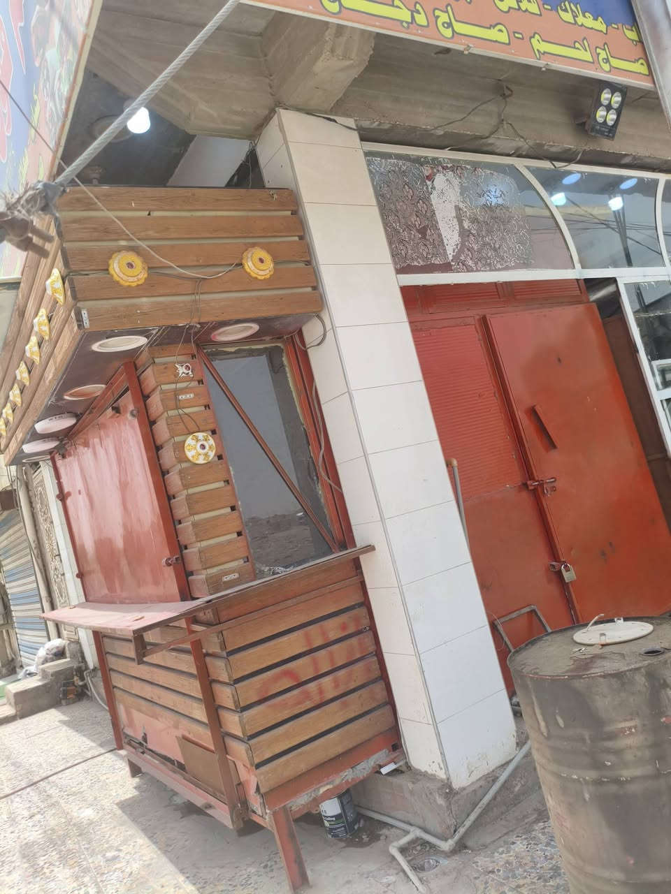 سلام عليكم كرفان لبيع يصير مطعم الطو 3 متر العرض 2ونص رقم صاحبه ‏‪0770 559 3446‬‏ ميسان ميسان
