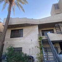للبيع دار ٣٠٠ متر  بسعر ارض الواجهة ١٢ متر النزال ٢٥ الموقع الدورة. جم...