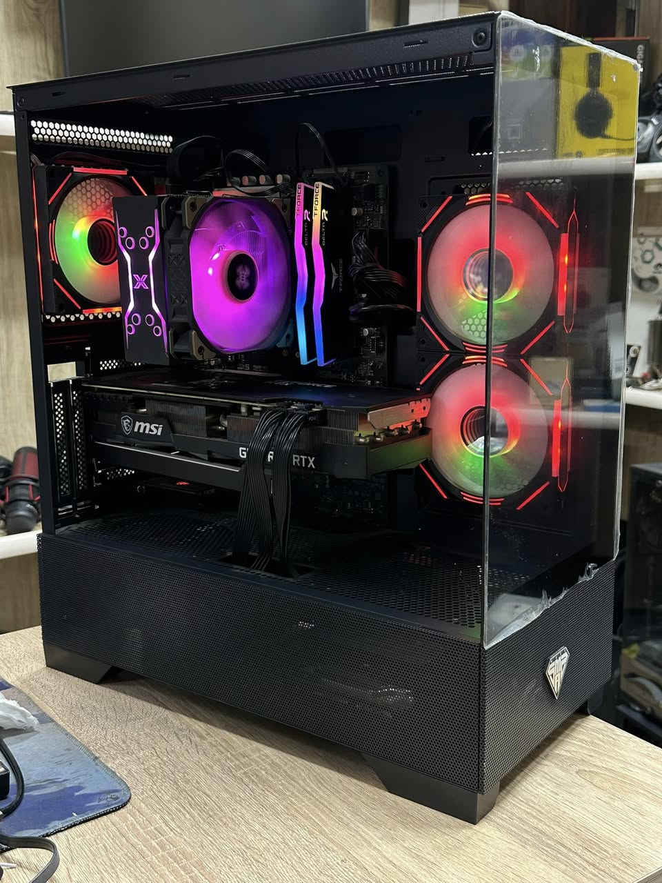 كيس كيمنك للبيع …

مكاني موصل متوفر توصيل …

Cpu:i7 12700 
Gpu:Rtx 3080 10Gb msi 3fan 
M.b:z690 Asrock phantom gaming 
Ram:16(2*8) 3200 T-Force rgb 
Hard:ssd 1tera teamgroup 
Power 750watt deepcool


**إذا كنت صاحب هذا الإعلان وتريد حذفه لأي سبب، رجاءا أرسل رسالة إلى الدعم الفني**